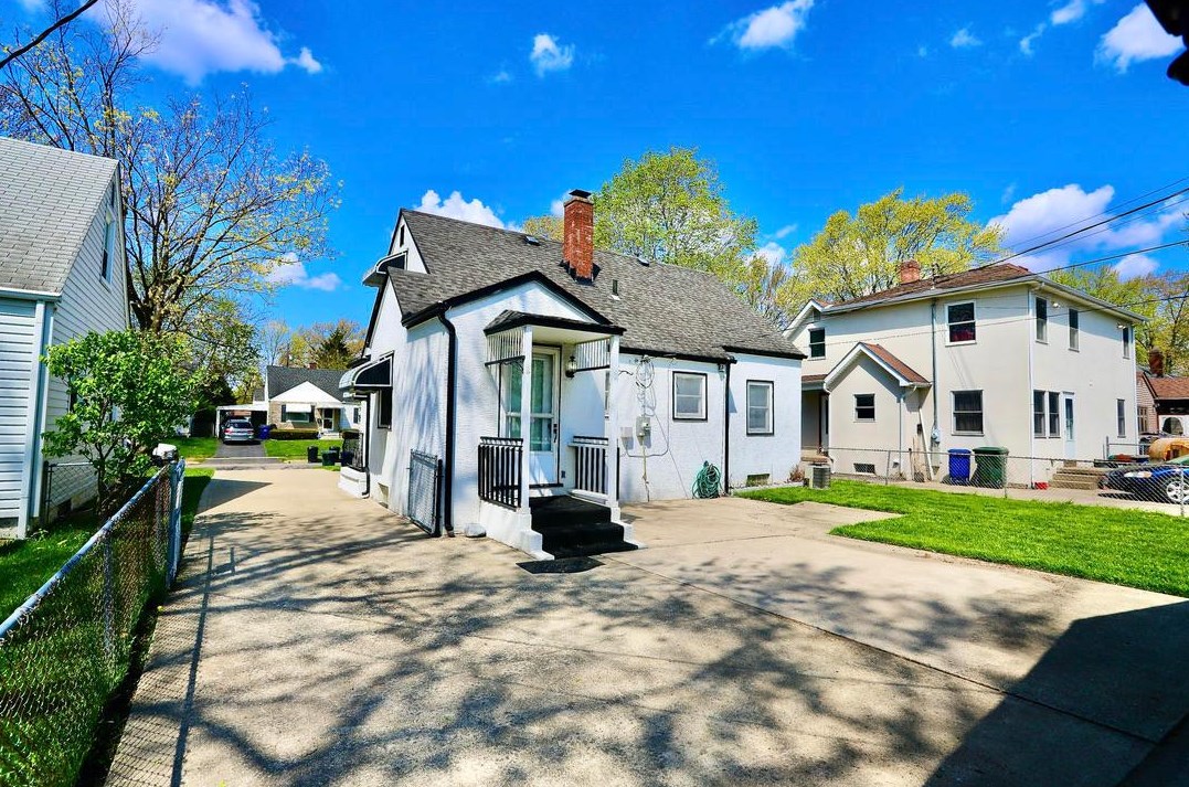 3278 Grasmere Ave, Columbus OH 43224-3307 exterior