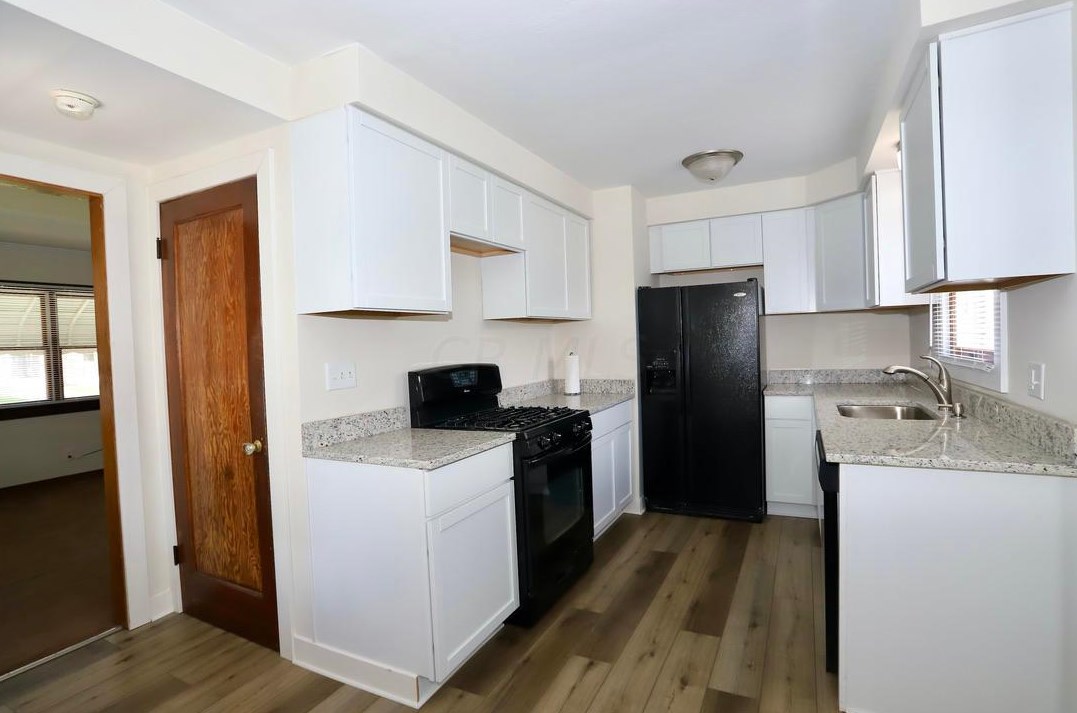 3278 Grasmere Ave, Columbus OH 43224-3307 exterior