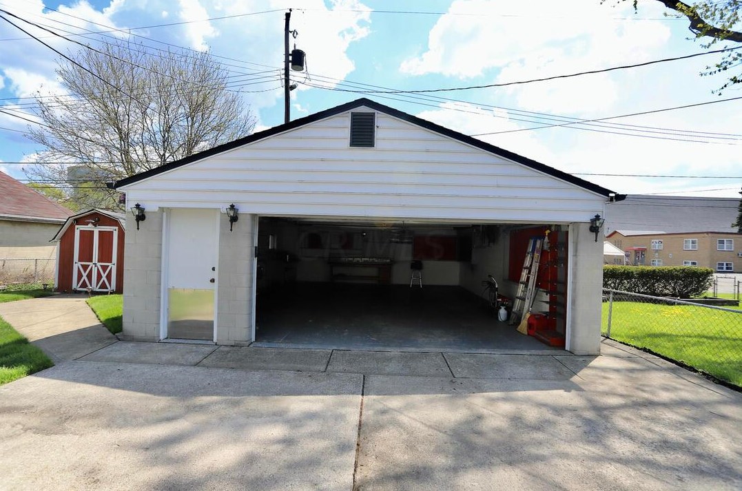 3278 Grasmere Ave, Columbus OH 43224-3307 exterior