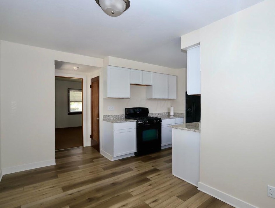 3278 Grasmere Ave, Columbus OH 43224-3307 exterior