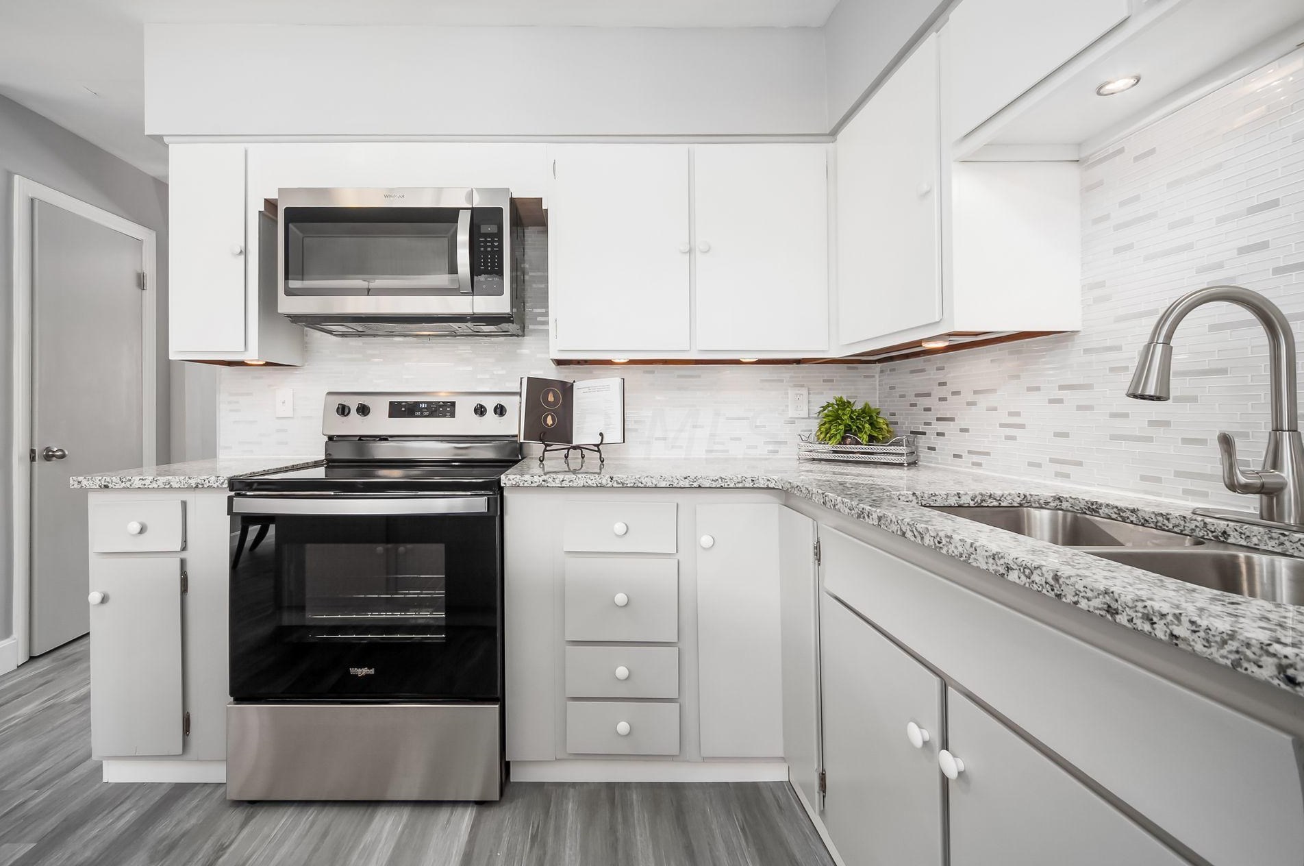 3259 Kenyon Rd, Columbus OH  43221-1809 exterior