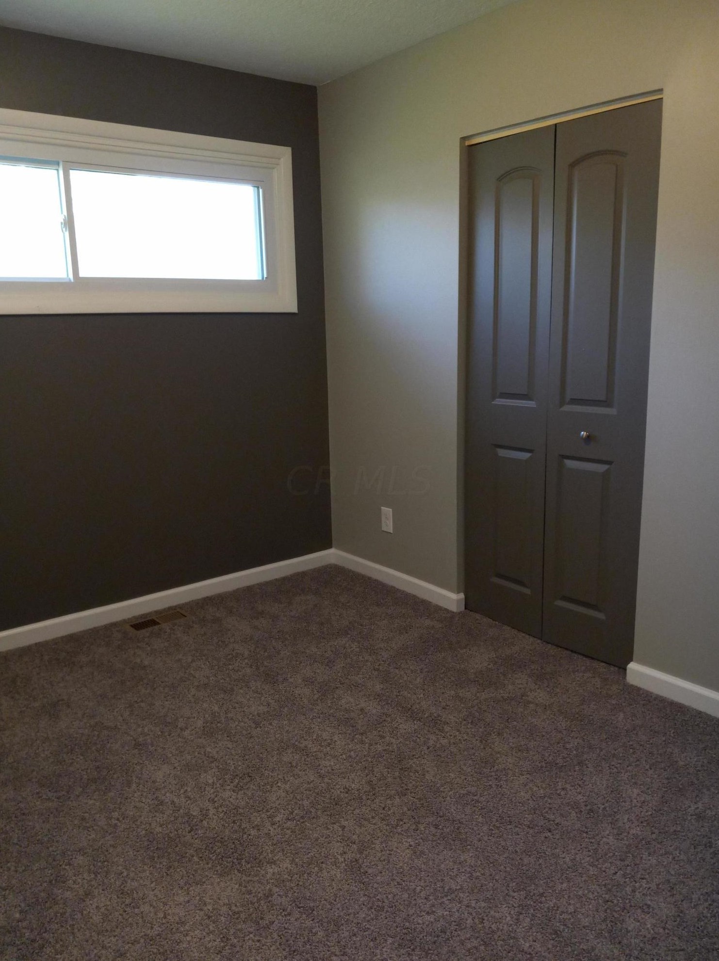 1596 Eastfield Dr, Columbus OH 43223-3713 exterior