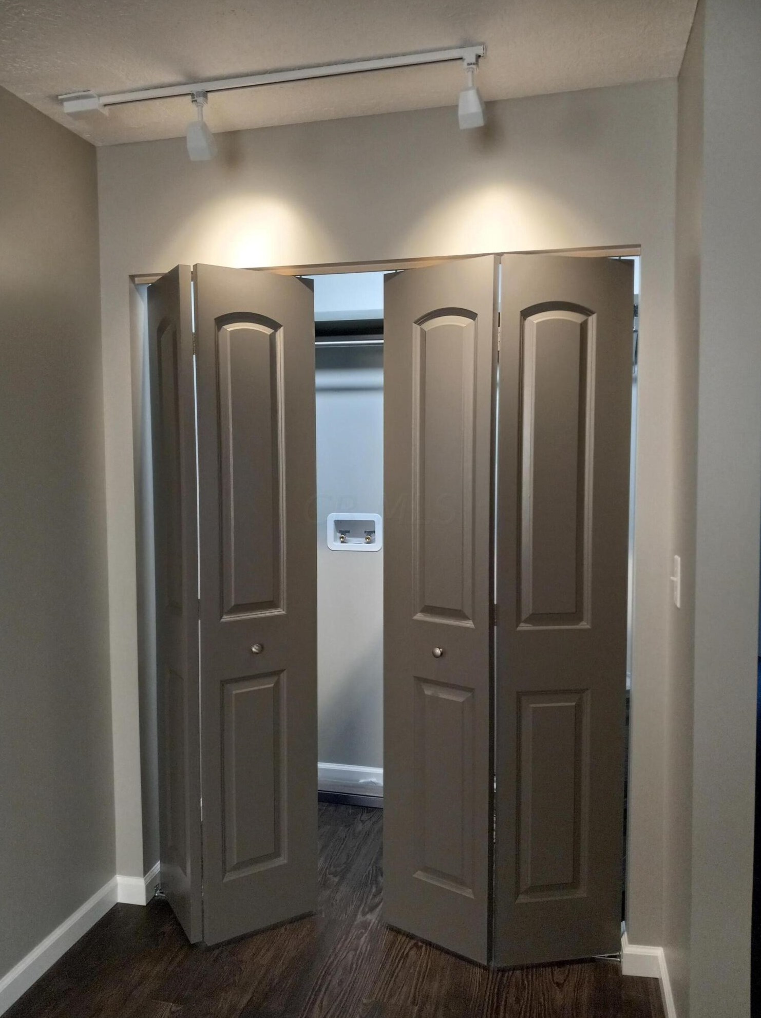 1596 Eastfield Dr, Columbus OH 43223-3713 exterior