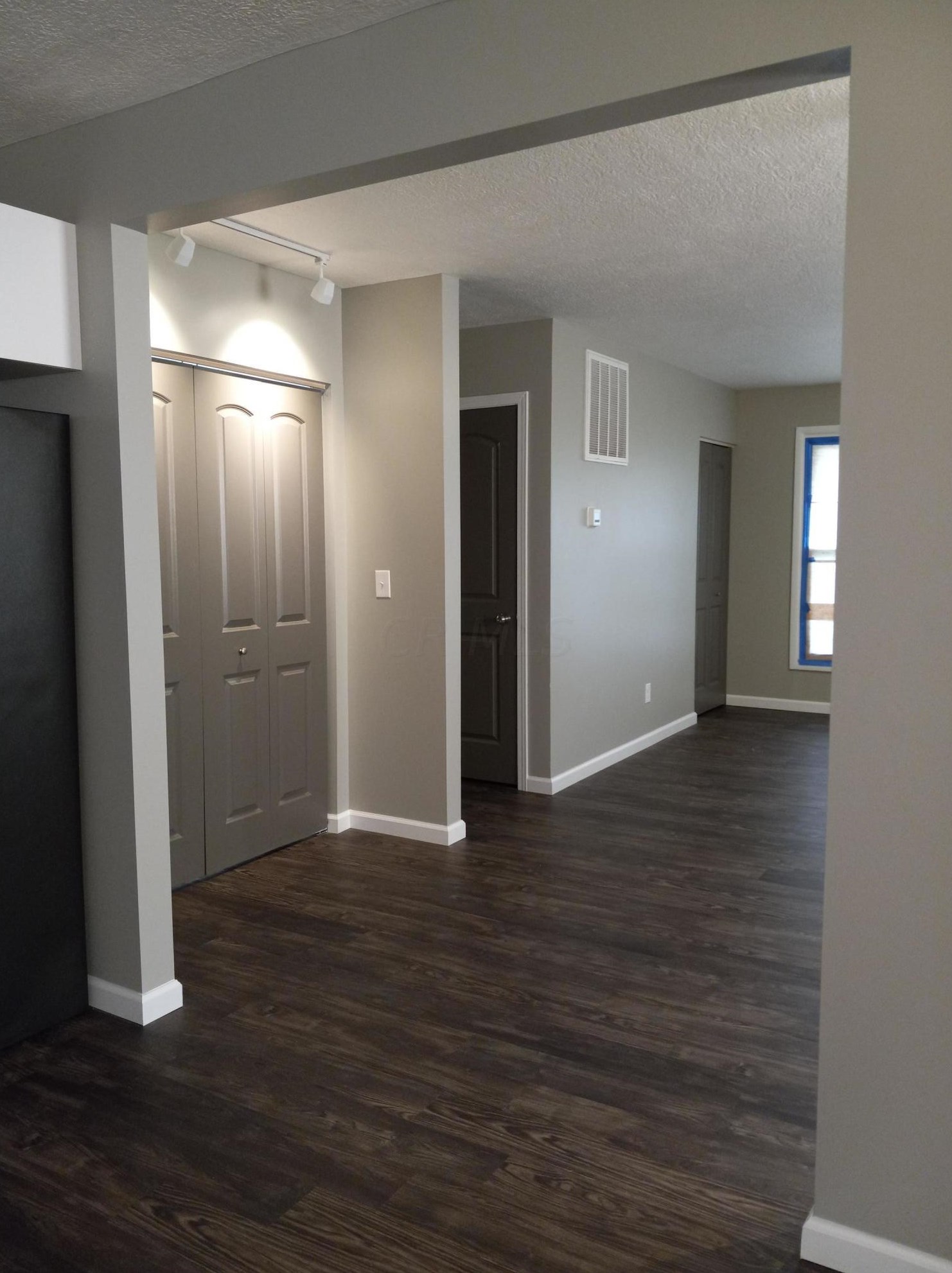 1596 Eastfield Dr, Columbus OH 43223-3713 exterior