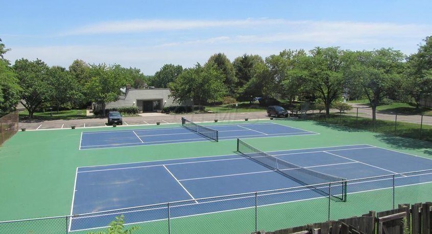 1046 Merrimar Cir, Columbus OH 43220-3538 exterior