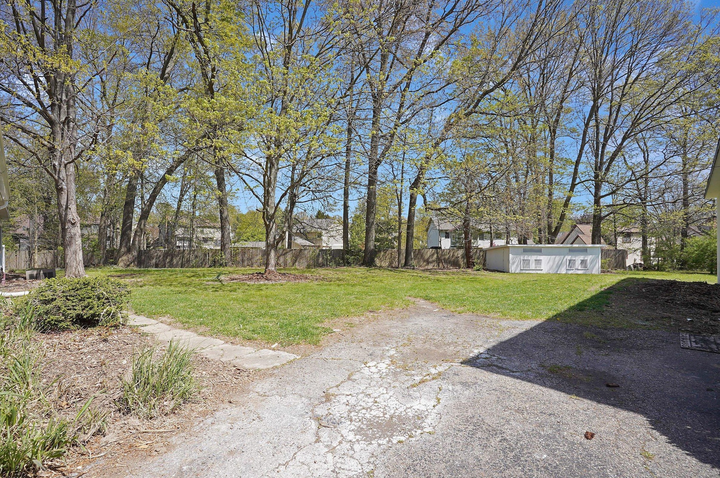 4520 Johnstown Rd, Columbus OH  43230-1821 exterior