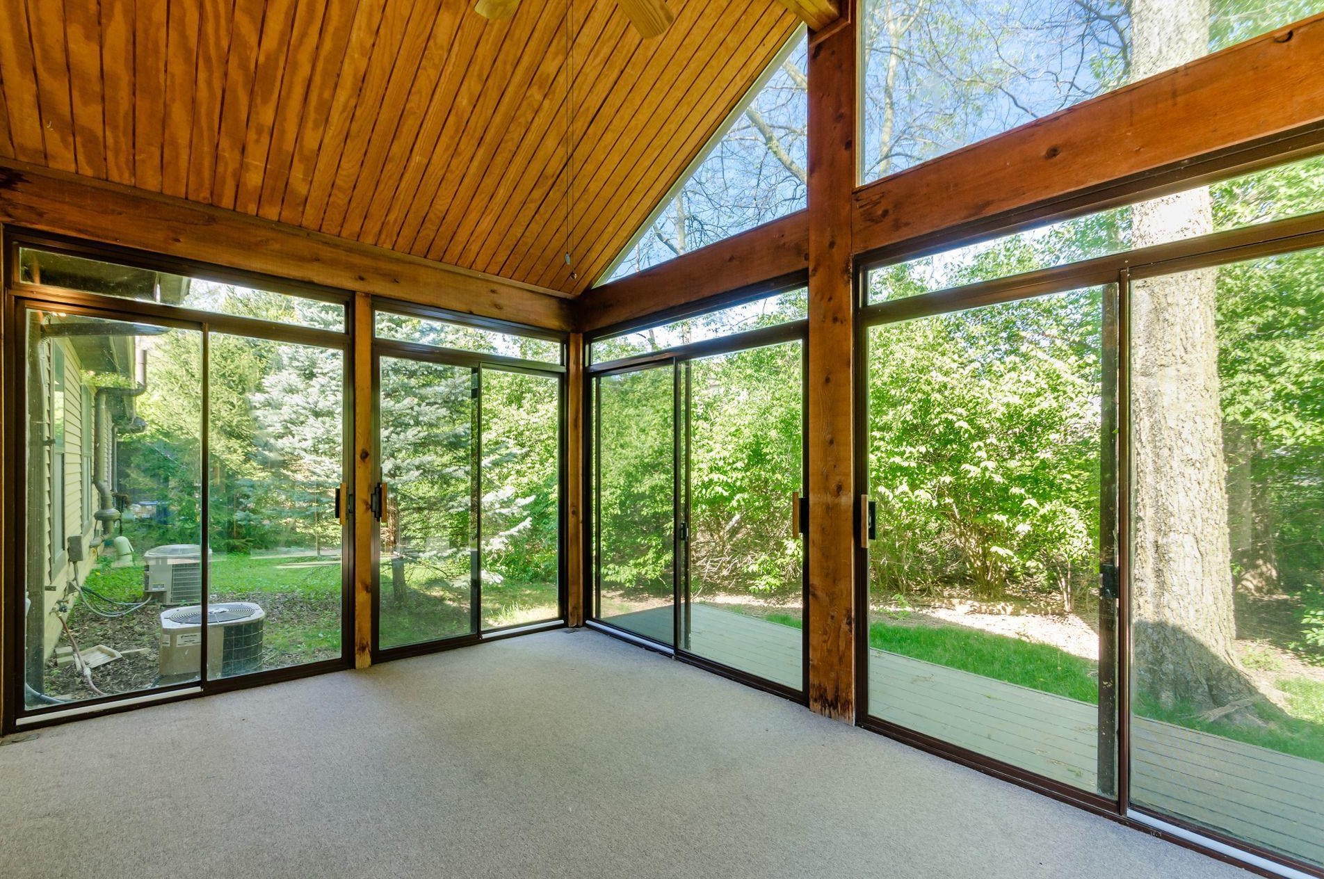 3111 Rivermill Dr, Columbus OH 43220-2258 exterior