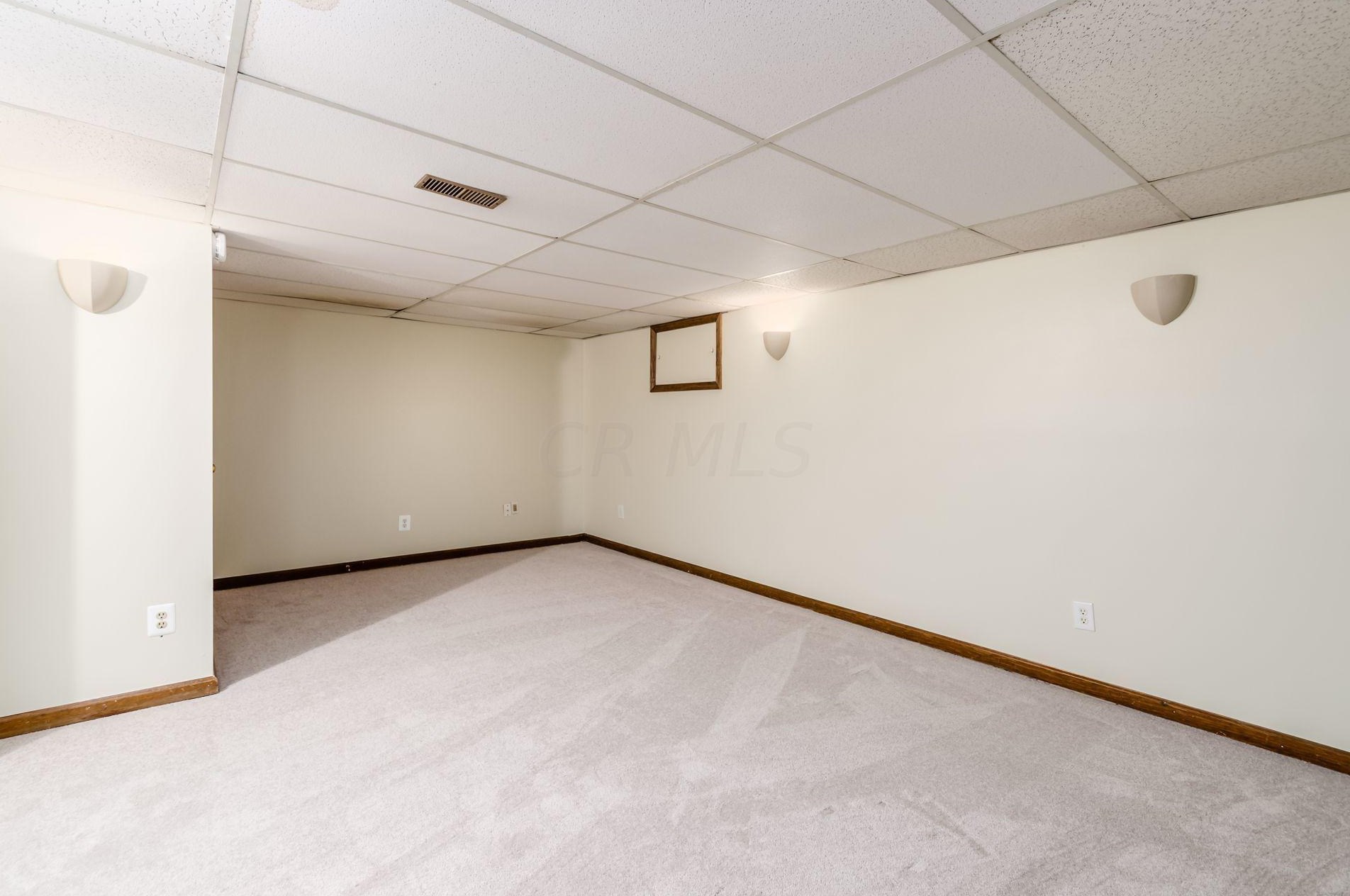 3111 Rivermill Dr, Columbus OH 43220-2258 exterior