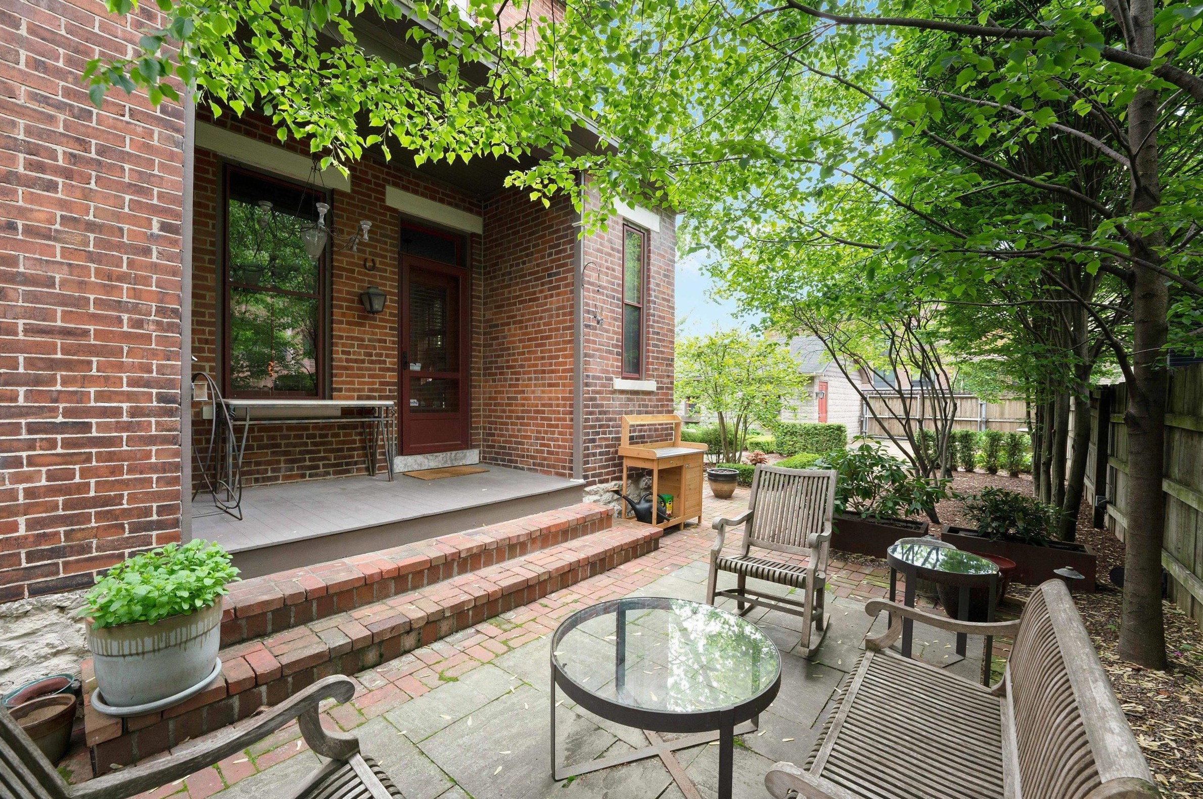 29 1st Ave, Columbus OH 43201-3389 exterior