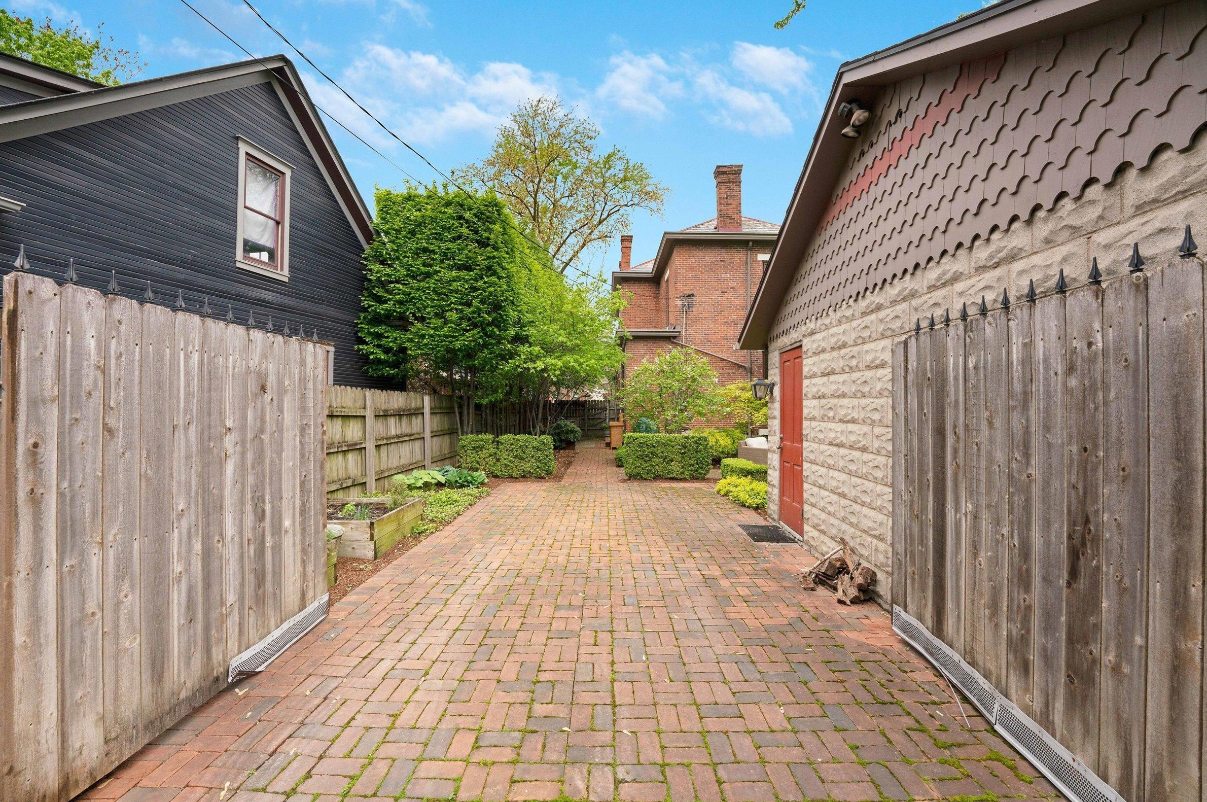 29 1st Ave, Columbus OH 43201-3389 exterior