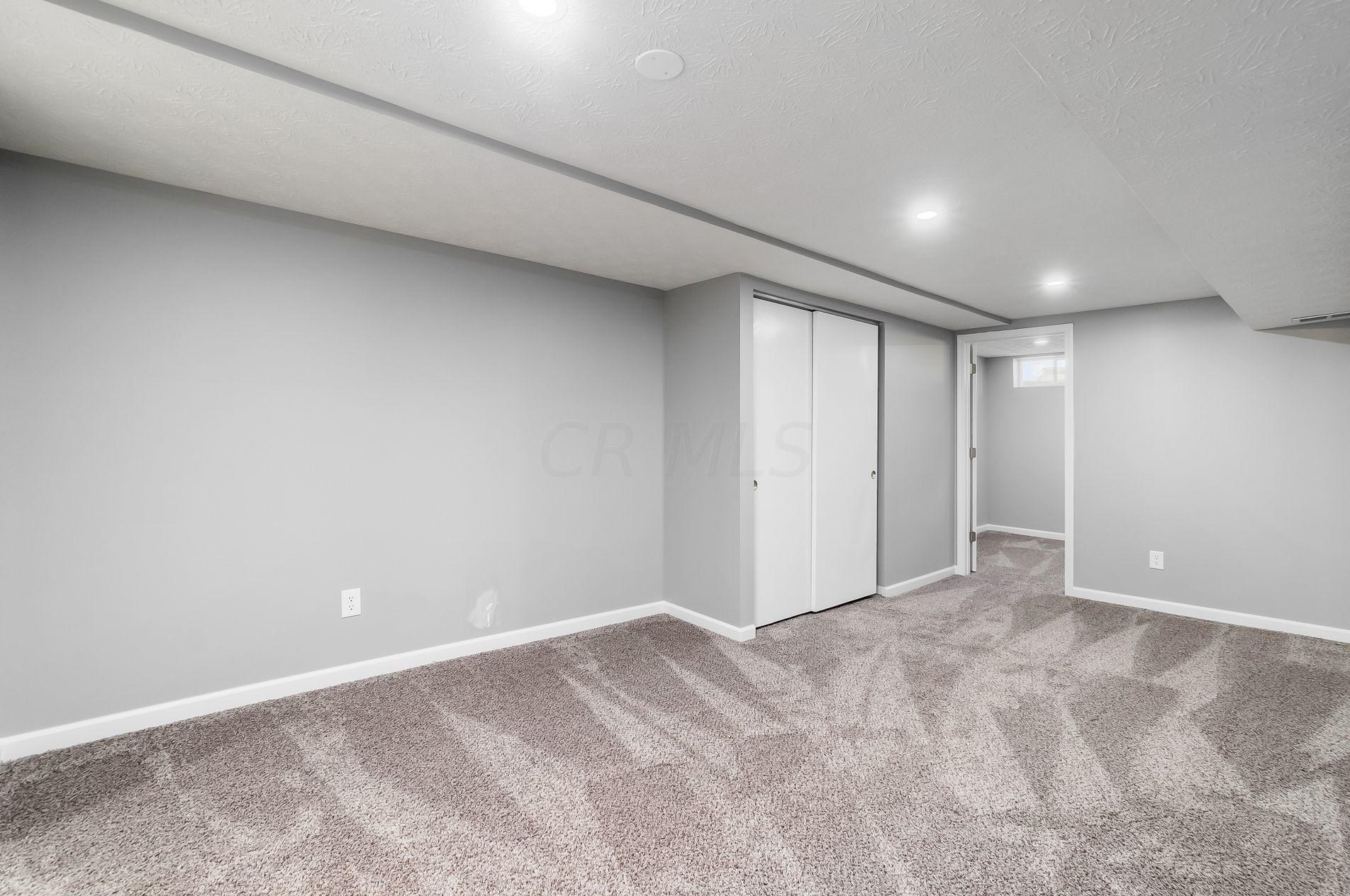 2040 Fenton St, Columbus OH  43224-1366 exterior