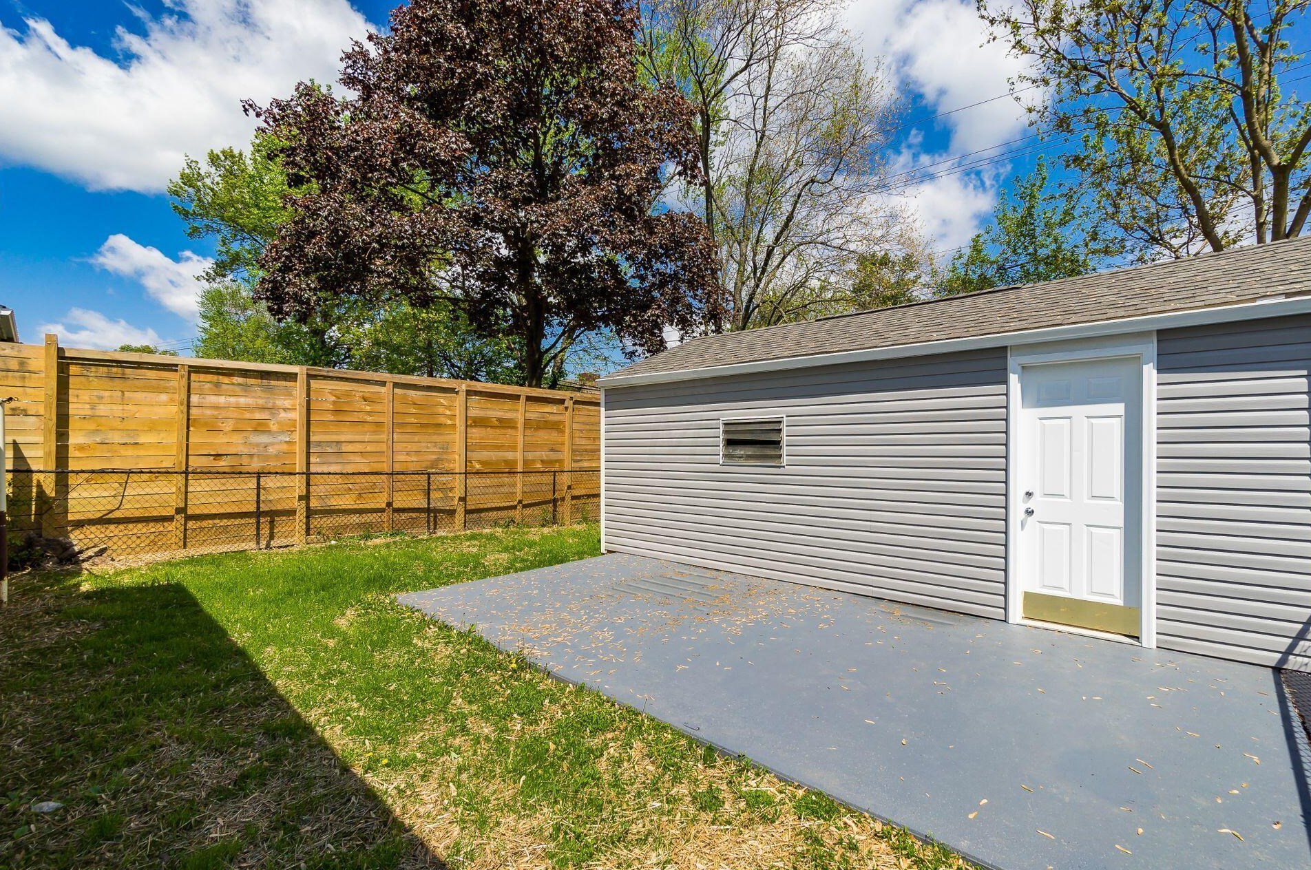 2040 Fenton St, Columbus OH  43224-1366 exterior