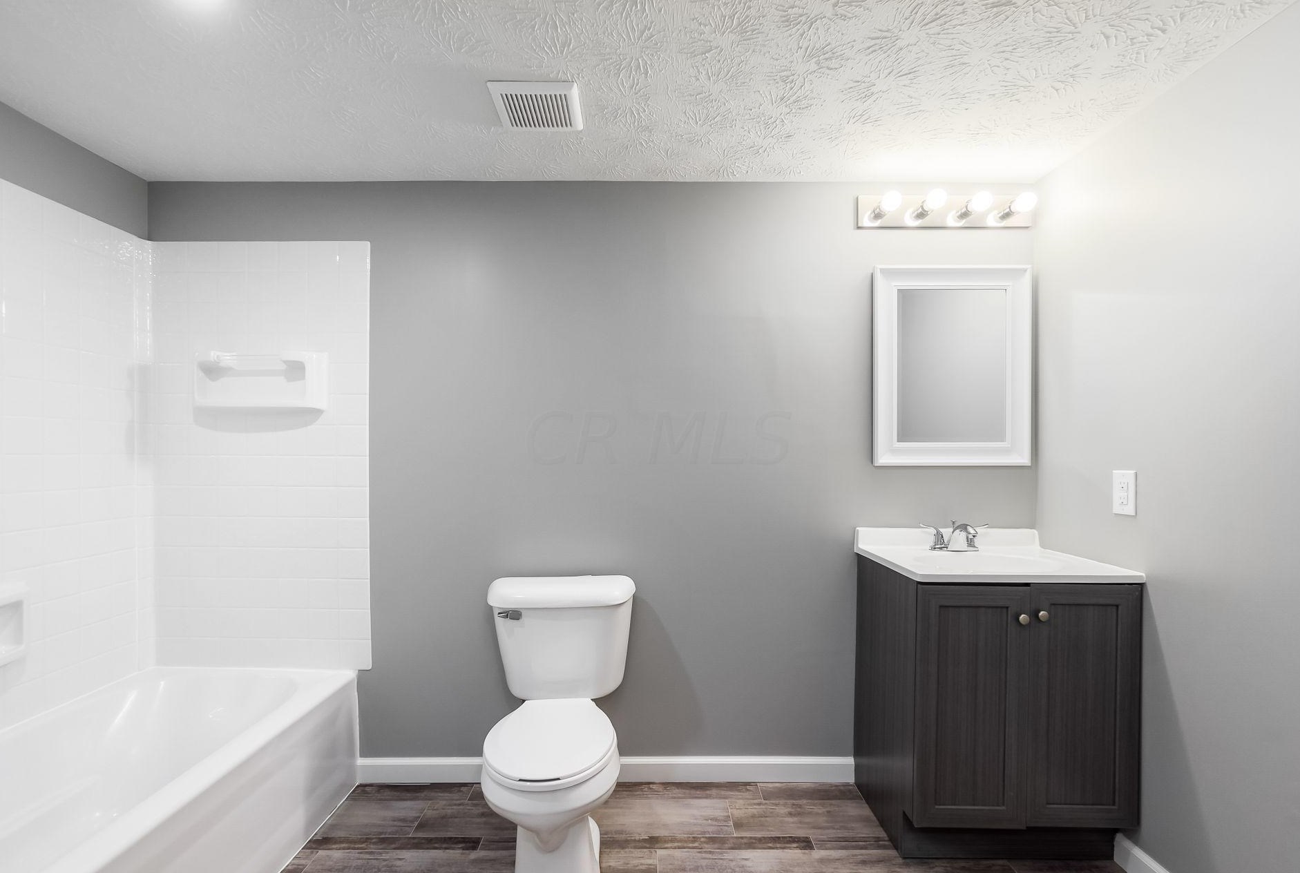 2040 Fenton St, Columbus OH  43224-1366 exterior