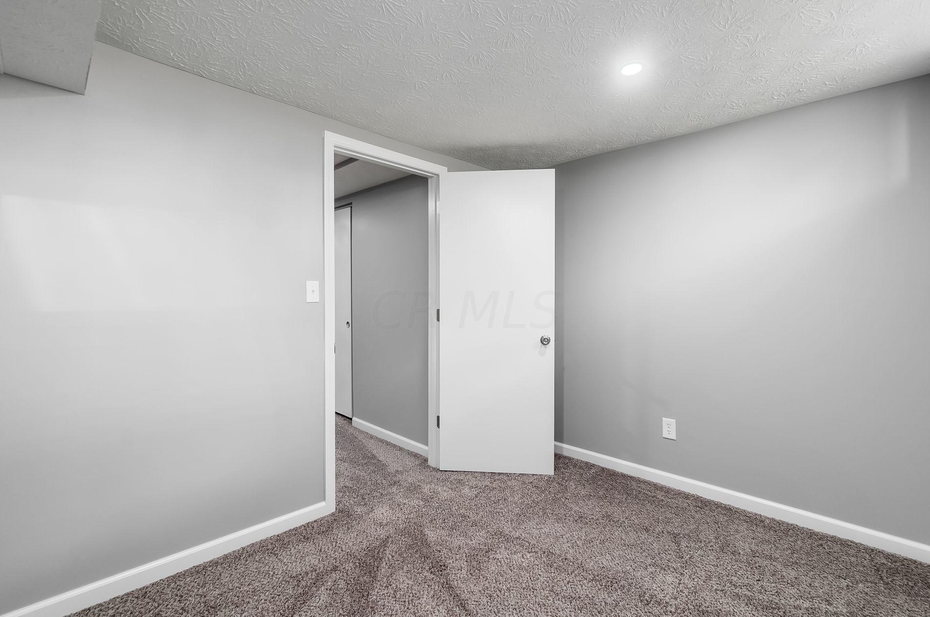 2040 Fenton St, Columbus OH  43224-1366 exterior