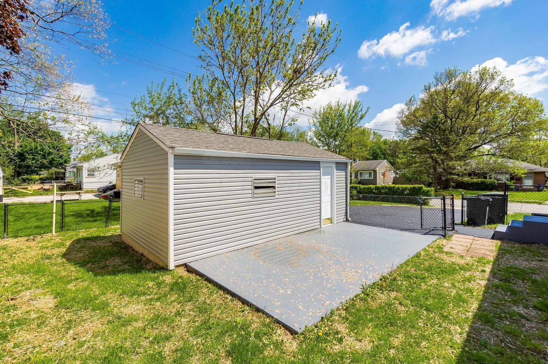 2040 Fenton St, Columbus OH  43224-1366 exterior