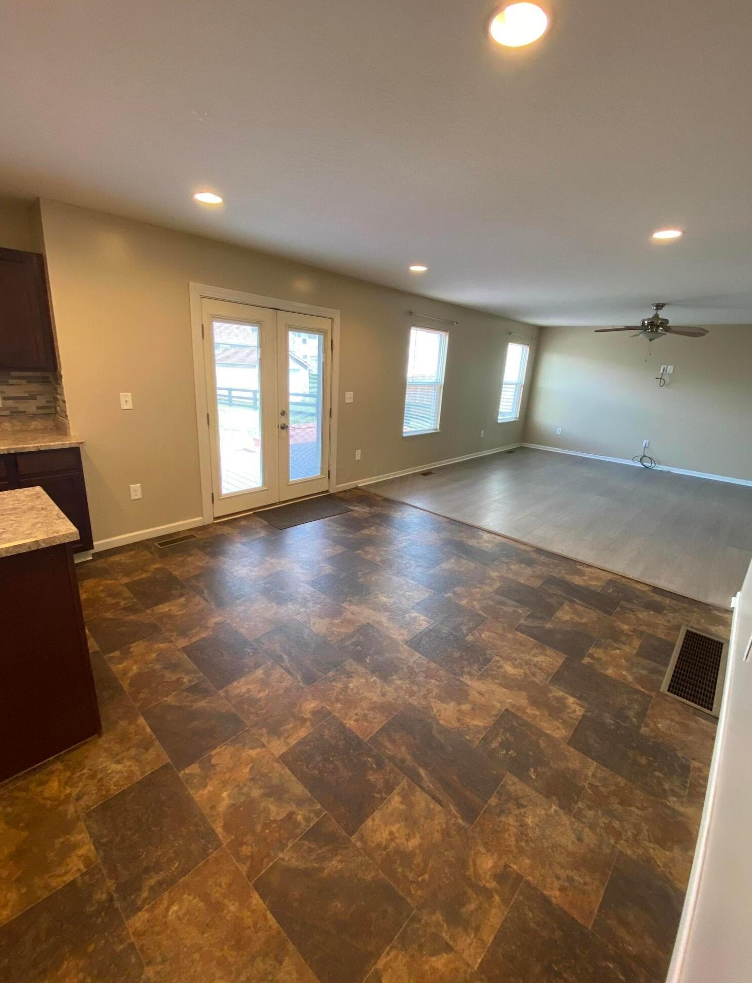 1098 Gartner Ct, Columbus OH  43207-1199 exterior