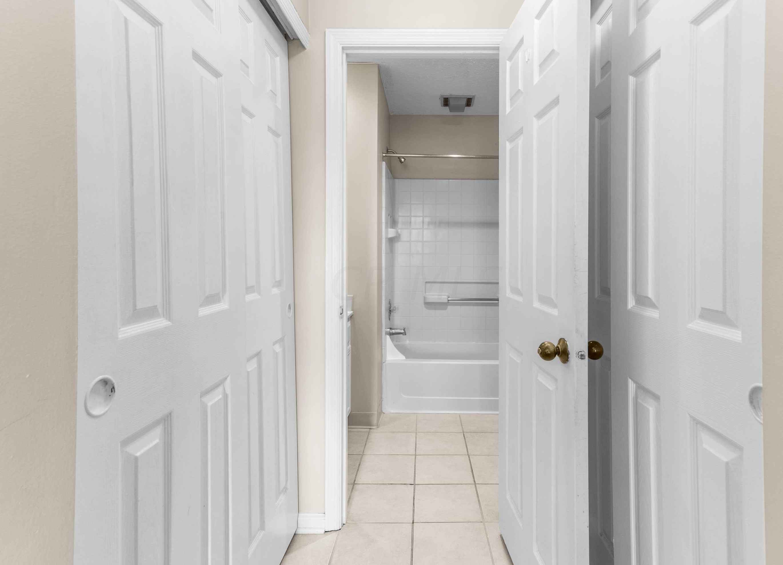 3456 Fishinger Mill Dr, Hilliard OH 43026-9307 exterior