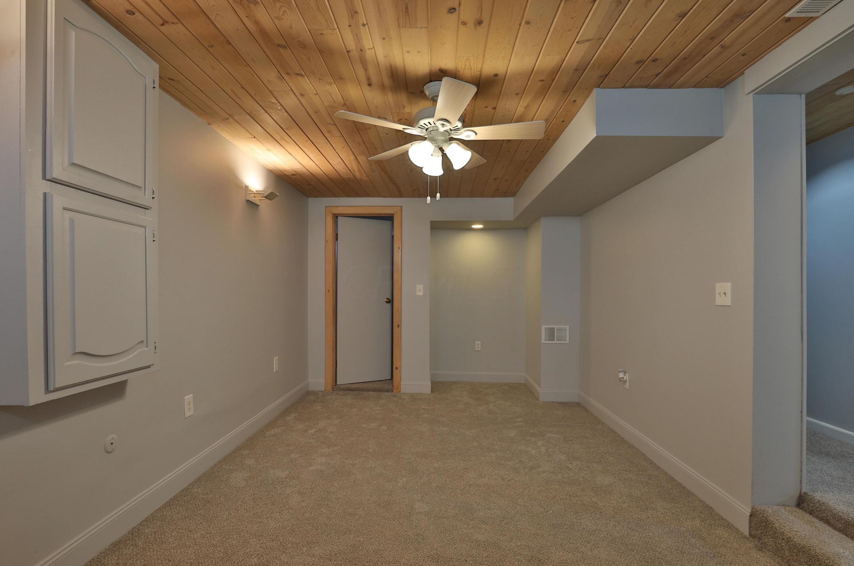 896 Longview Ave, Columbus OH 43224-3922 exterior