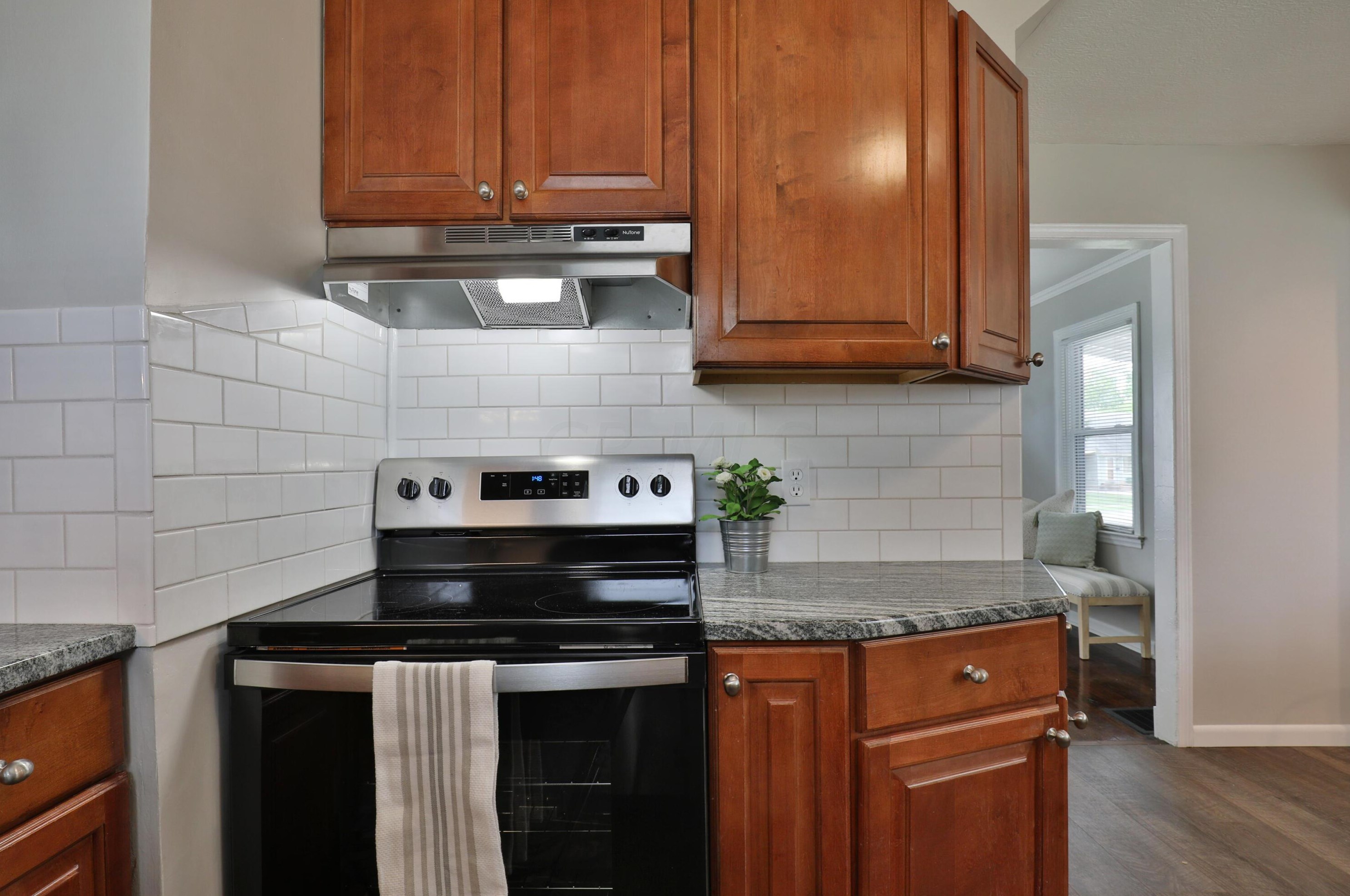 896 Longview Ave, Columbus OH 43224-3922 exterior