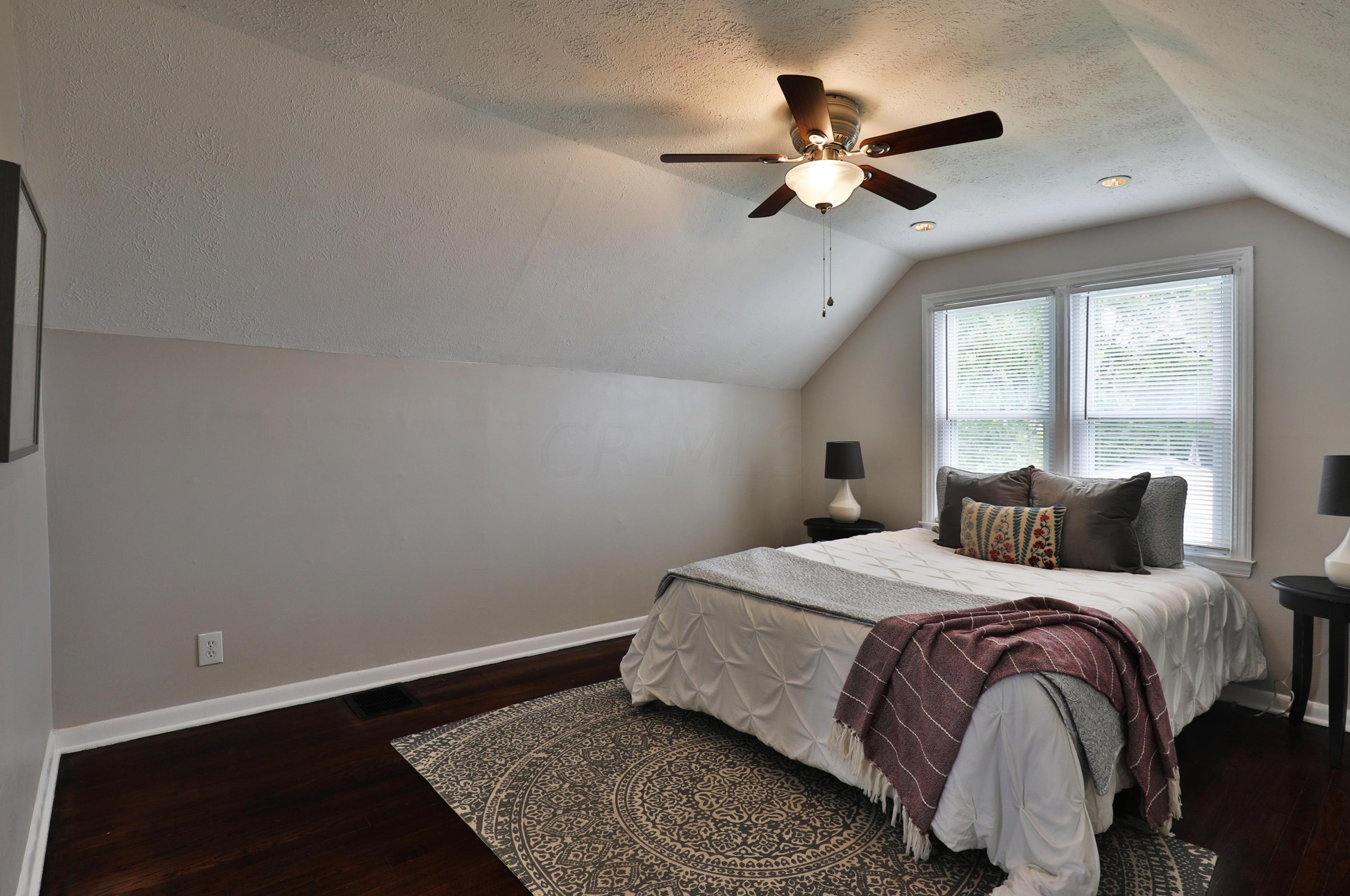 896 Longview Ave, Columbus OH 43224-3922 exterior