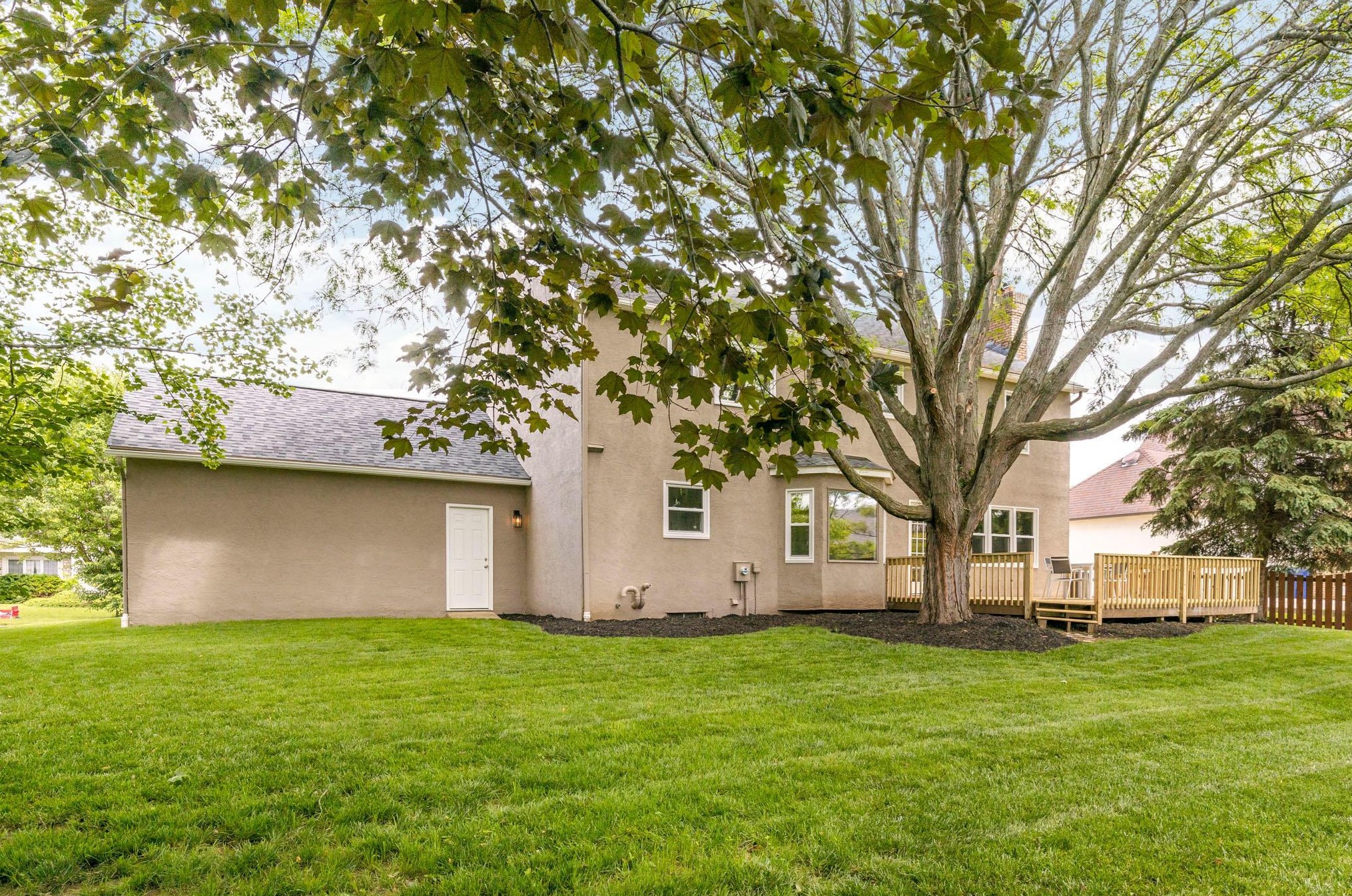 1431 Linbrook Ct, Columbus OH  43235-5132 exterior