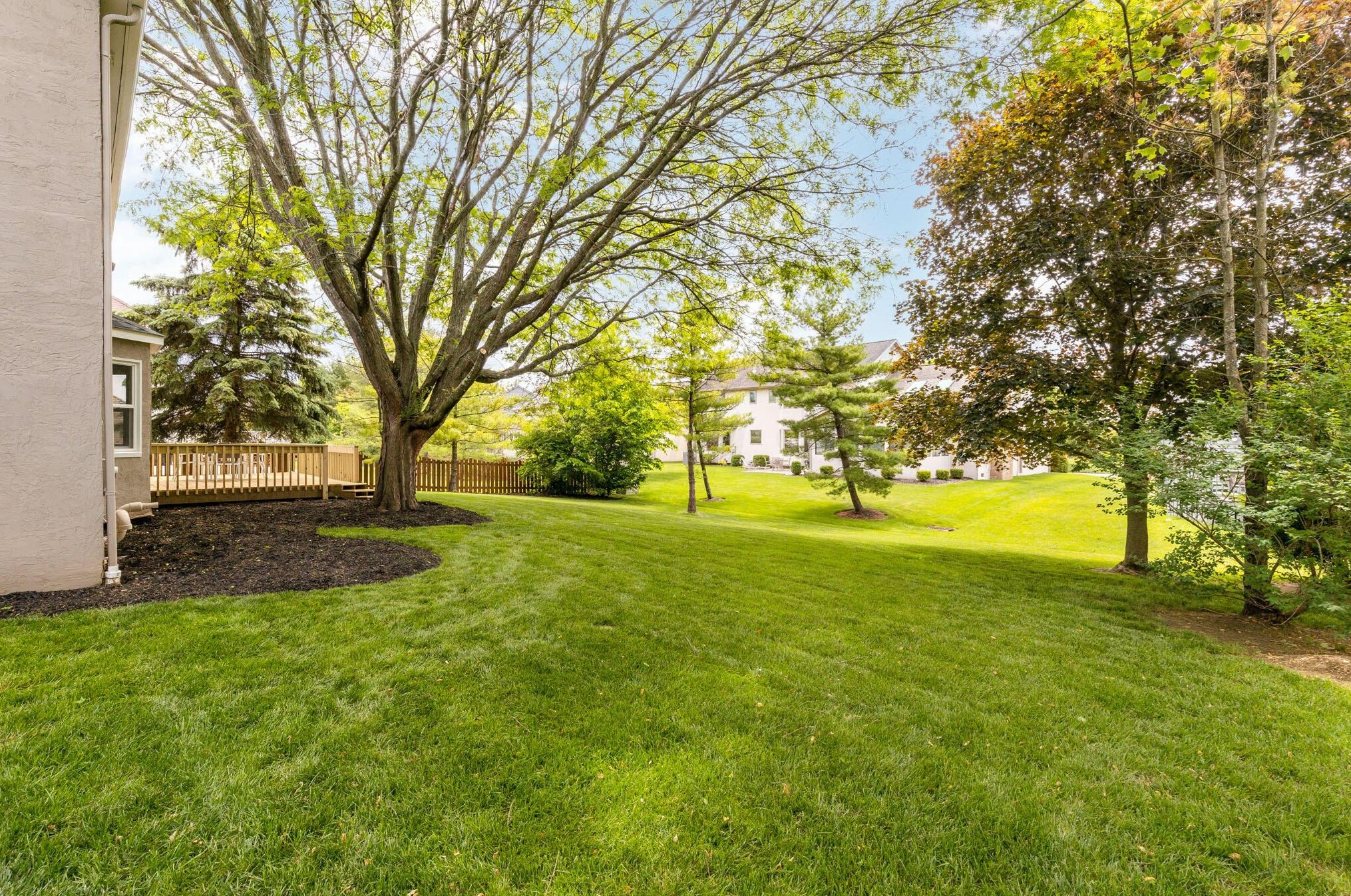 1431 Linbrook Ct, Columbus OH  43235-5132 exterior