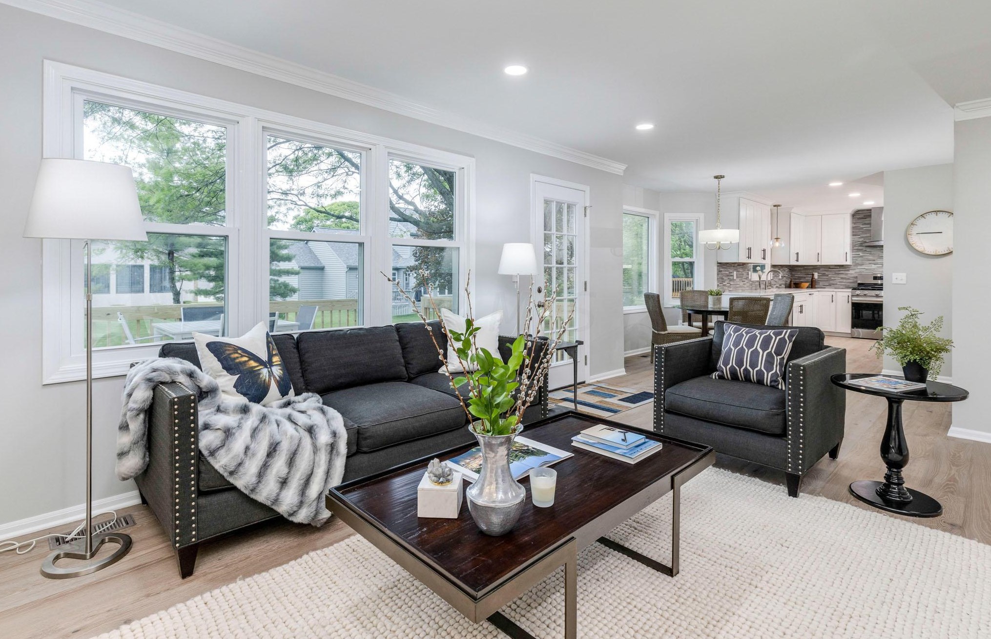 1431 Linbrook Ct, Columbus OH  43235-5132 exterior