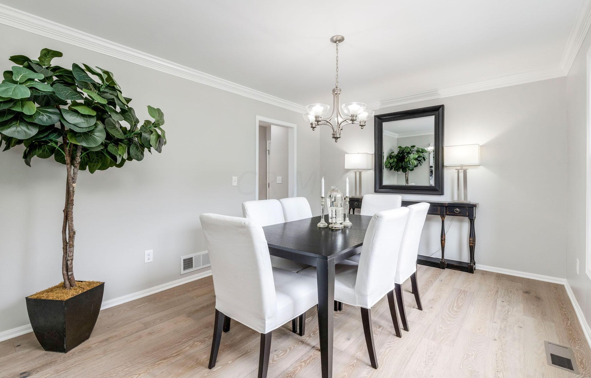 1431 Linbrook Ct, Columbus OH  43235-5132 exterior