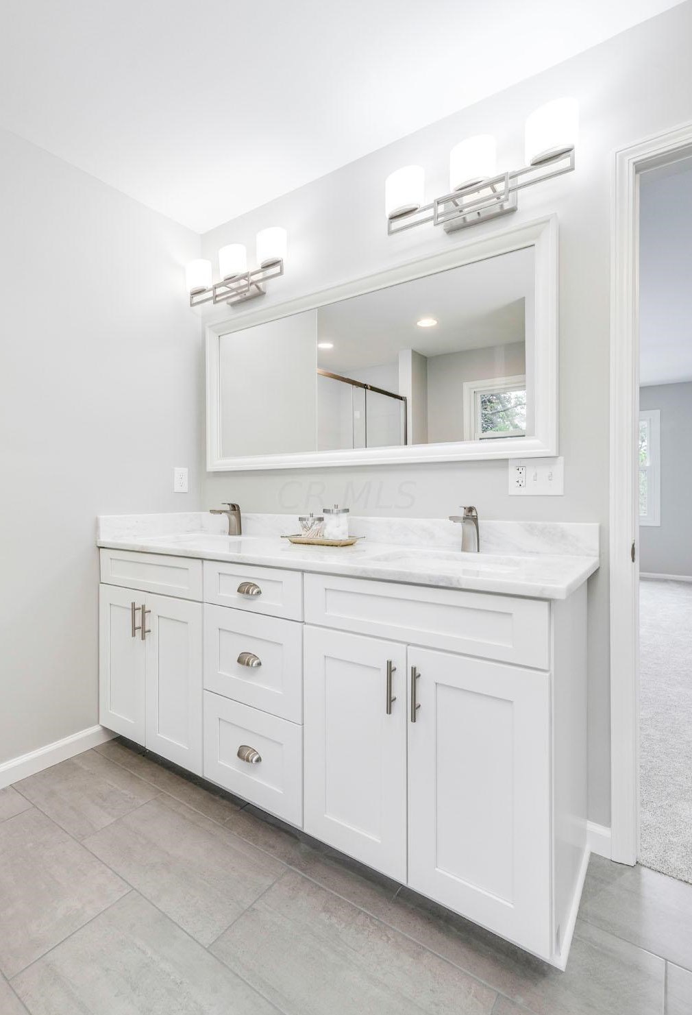 1431 Linbrook Ct, Columbus OH  43235-5132 exterior