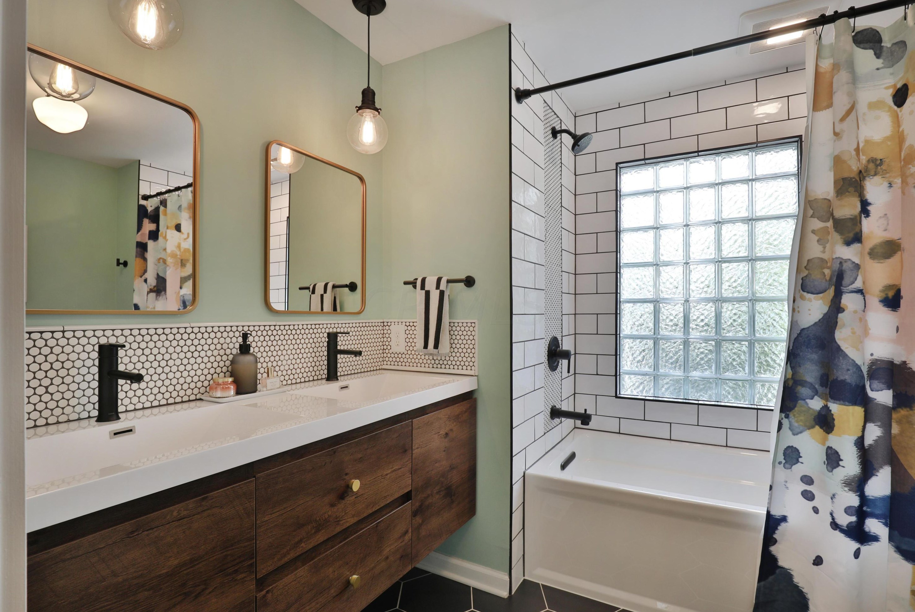 55 Henderson Rd, Columbus OH 43220-2288 exterior