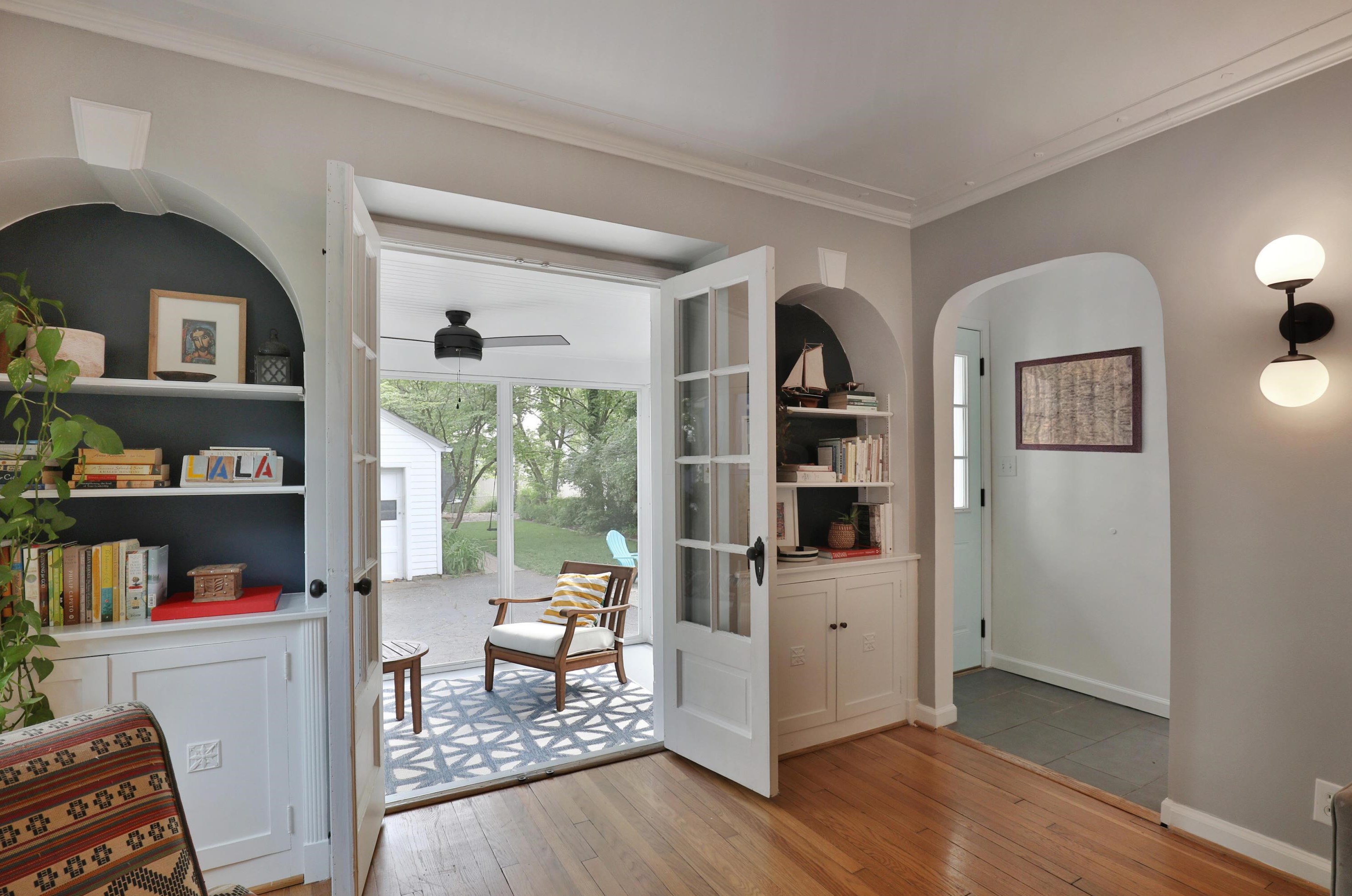 55 Henderson Rd, Columbus OH 43220-2288 exterior