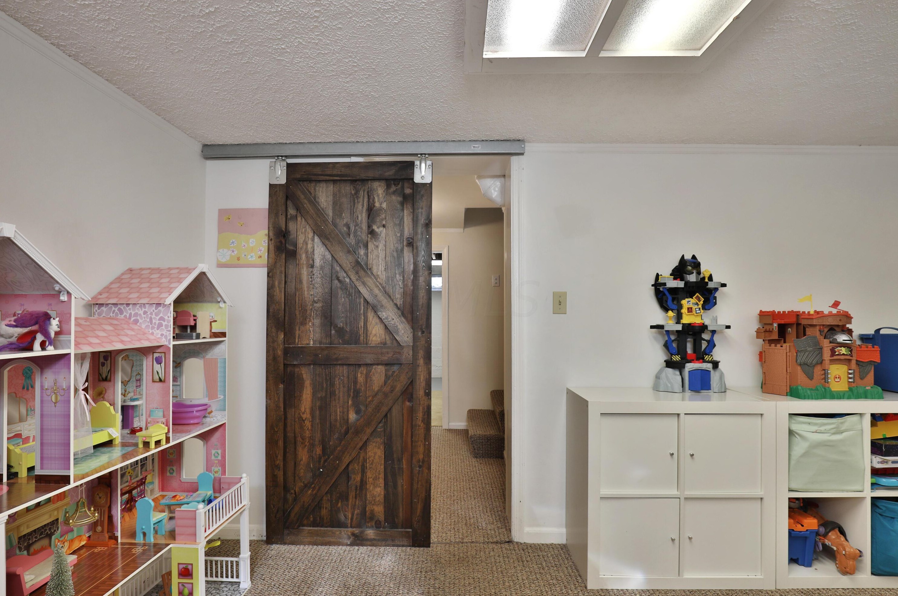 55 Henderson Rd, Columbus OH 43220-2288 exterior