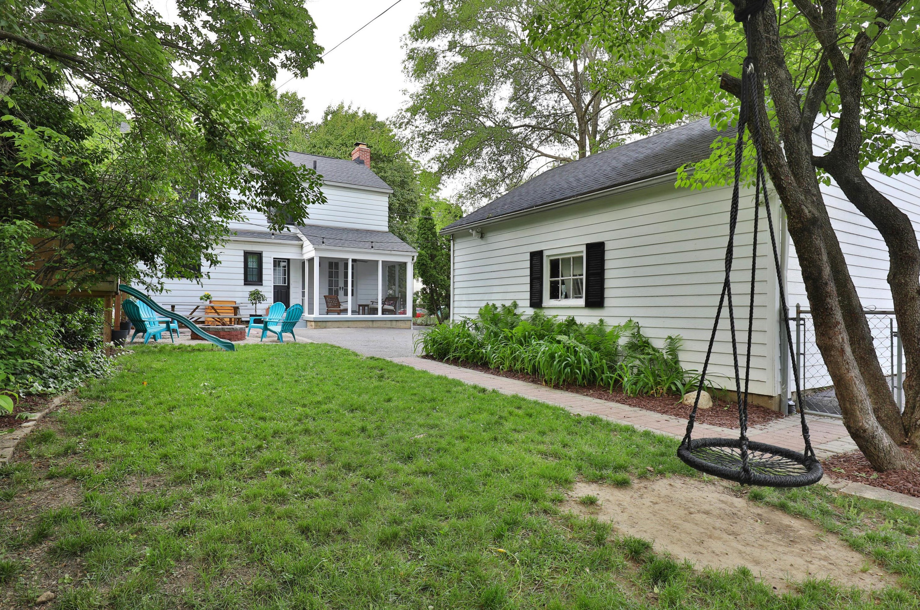 55 Henderson Rd, Columbus OH 43220-2288 exterior