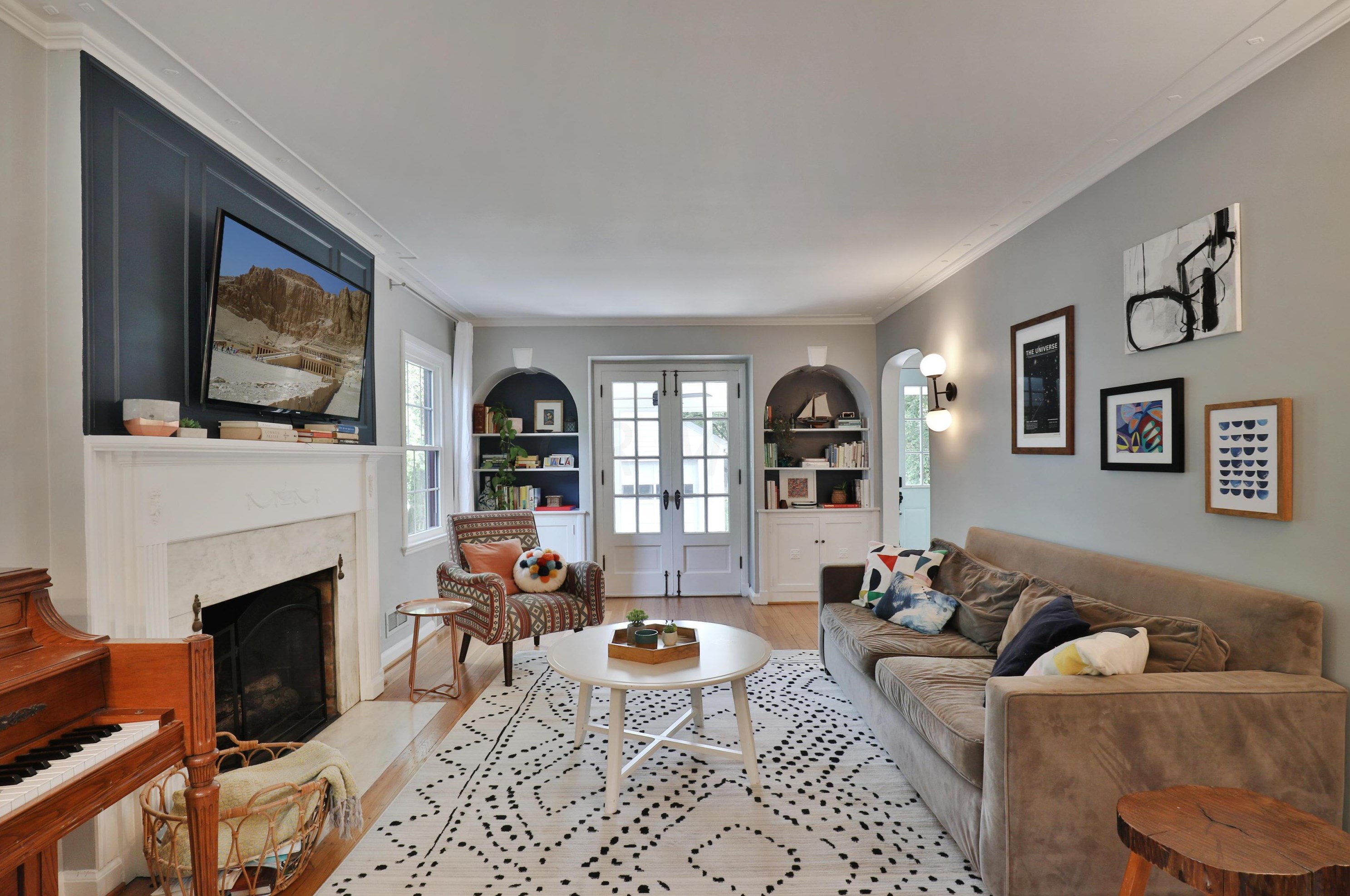 55 Henderson Rd, Columbus OH 43220-2288 exterior