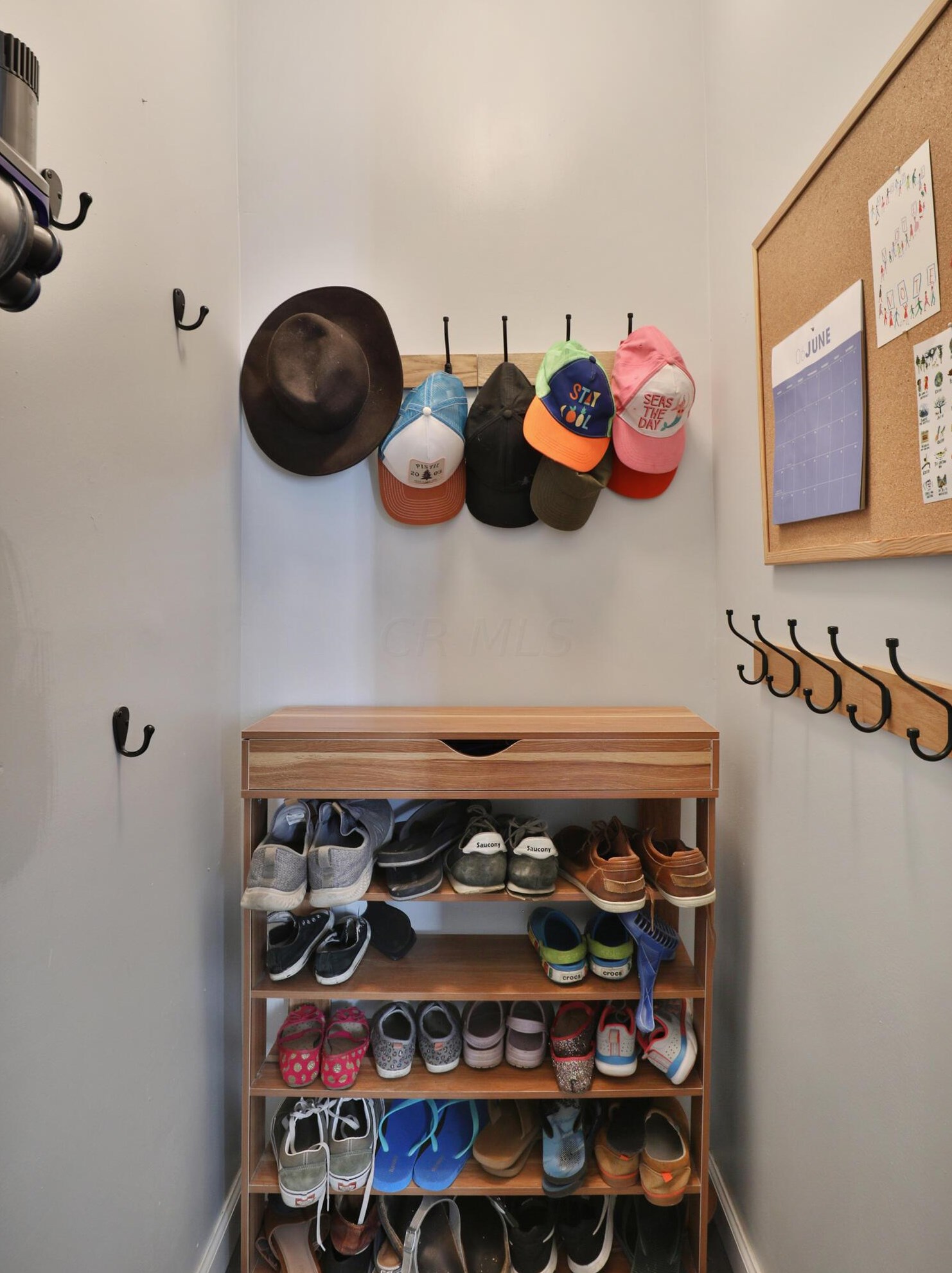 55 Henderson Rd, Columbus OH 43220-2288 exterior