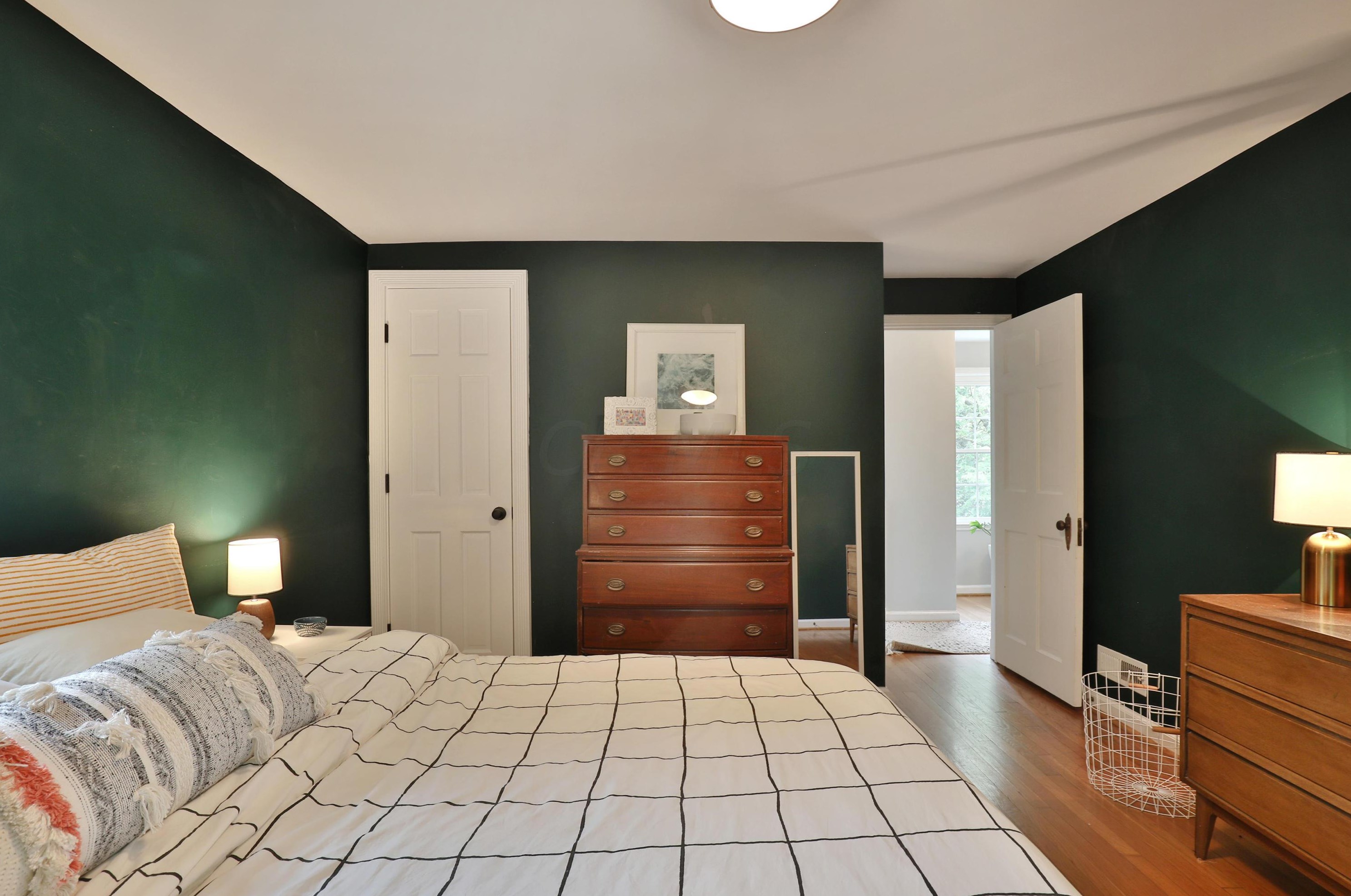 55 Henderson Rd, Columbus OH 43220-2288 exterior