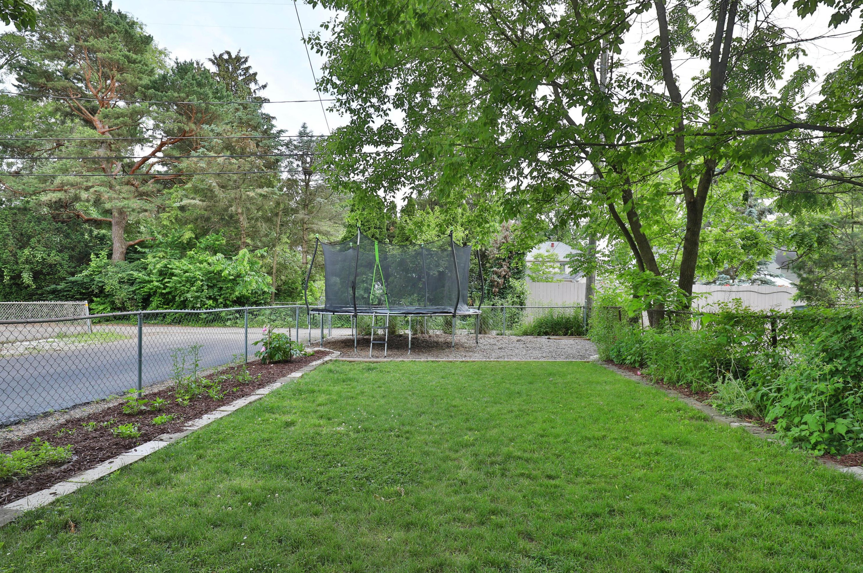 55 Henderson Rd, Columbus OH 43220-2288 exterior