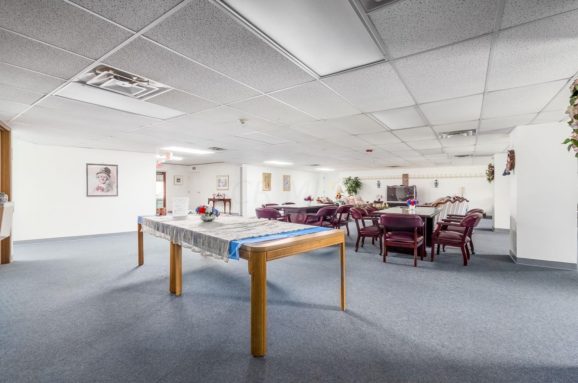 3967 Karl Rd, Columbus OH 43224-6102 exterior