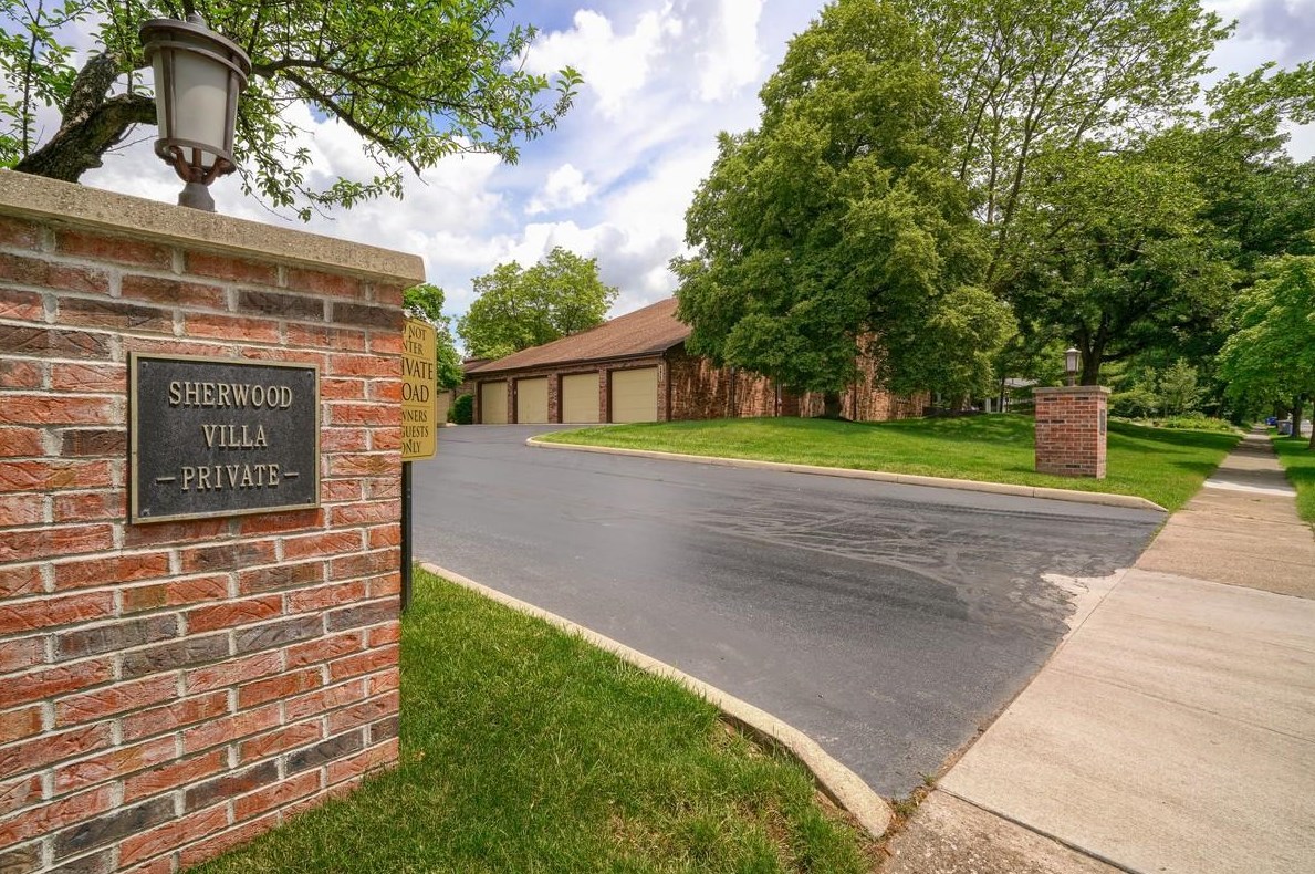 2446 Sherwood Villa, Columbus OH  43221-2647 exterior