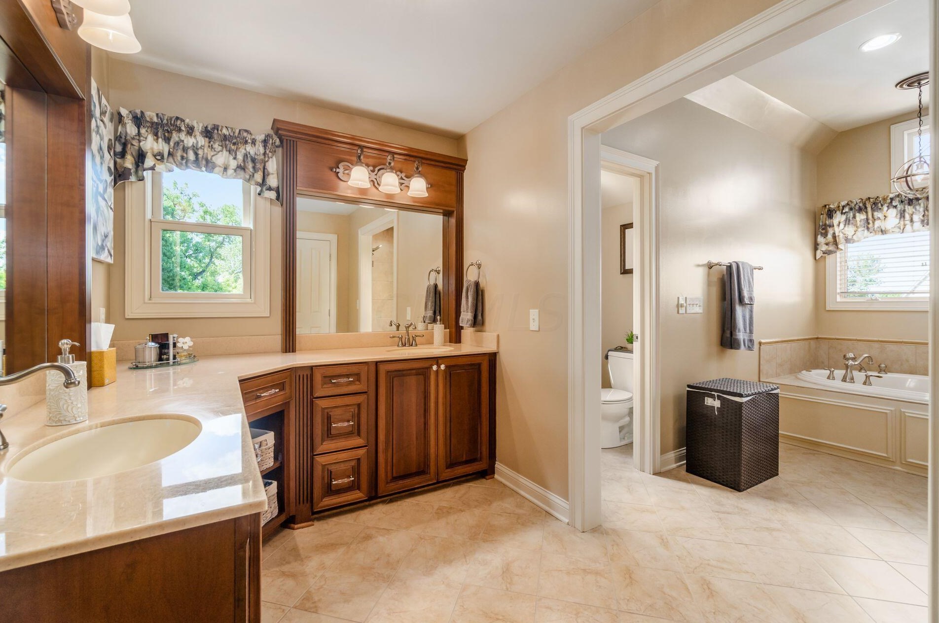 210 Cherokee Ct, Pickerington OH  43147-8047 exterior