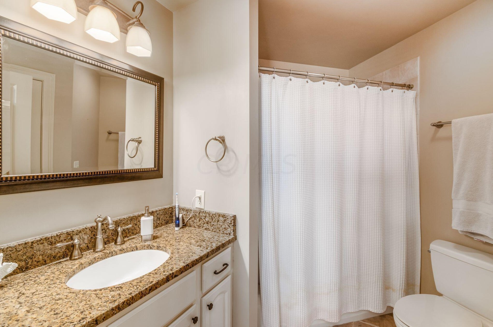 210 Cherokee Ct, Pickerington OH  43147-8047 exterior