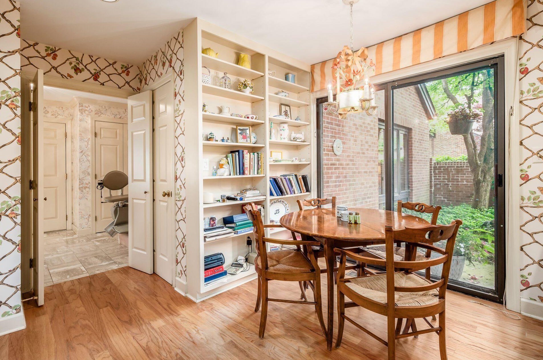 5696 Bastille Pl, Columbus OH 43213-4404 exterior