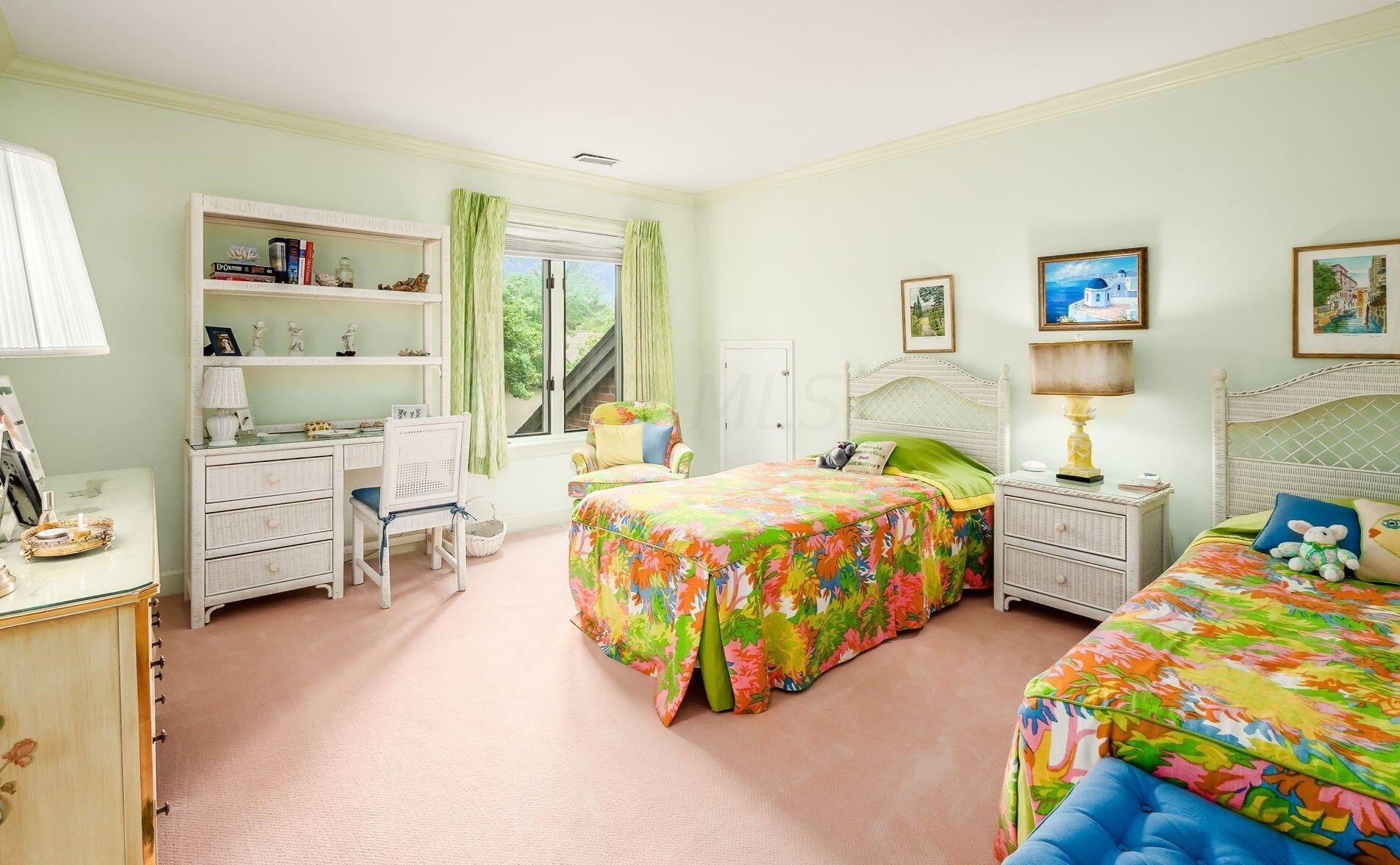 5696 Bastille Pl, Columbus OH 43213-4404 exterior