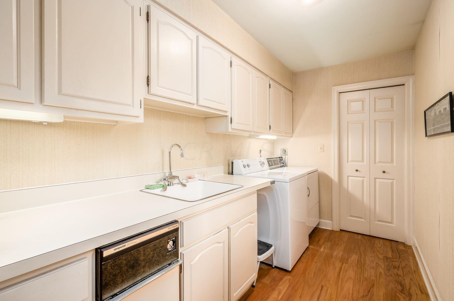 5696 Bastille Pl, Columbus OH 43213-4404 exterior