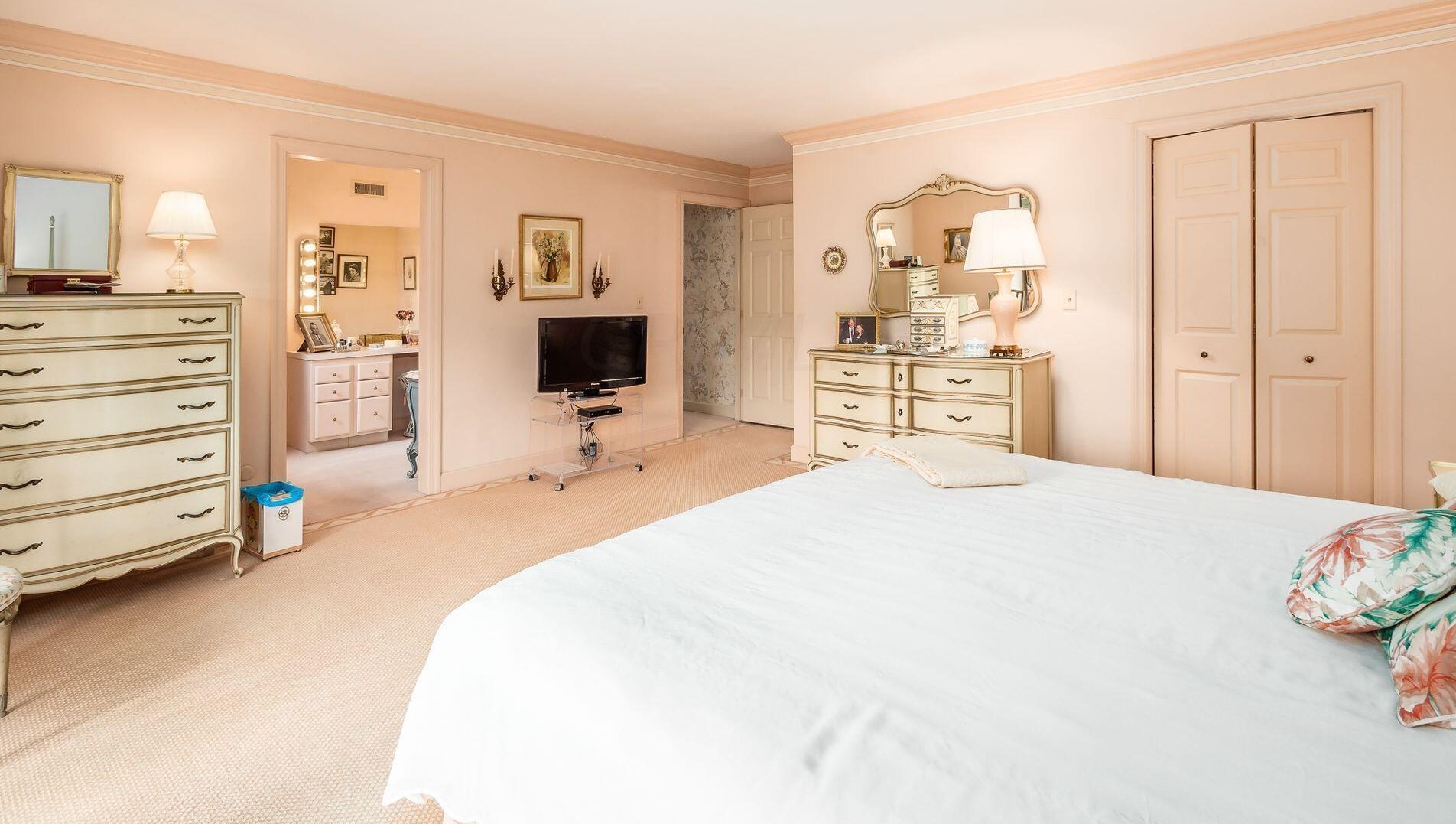 5696 Bastille Pl, Columbus OH 43213-4404 exterior