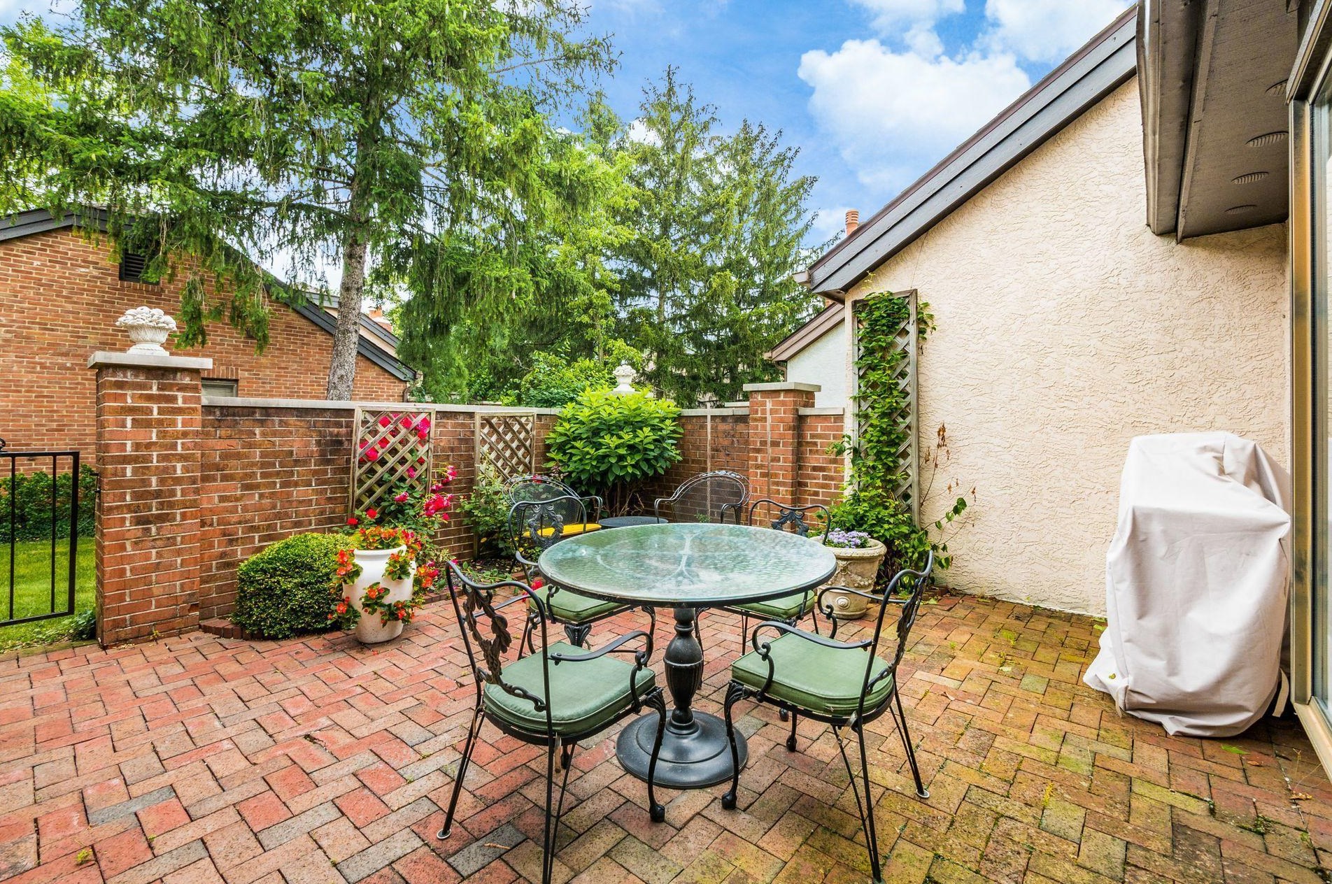 5696 Bastille Pl, Columbus OH 43213-4404 exterior