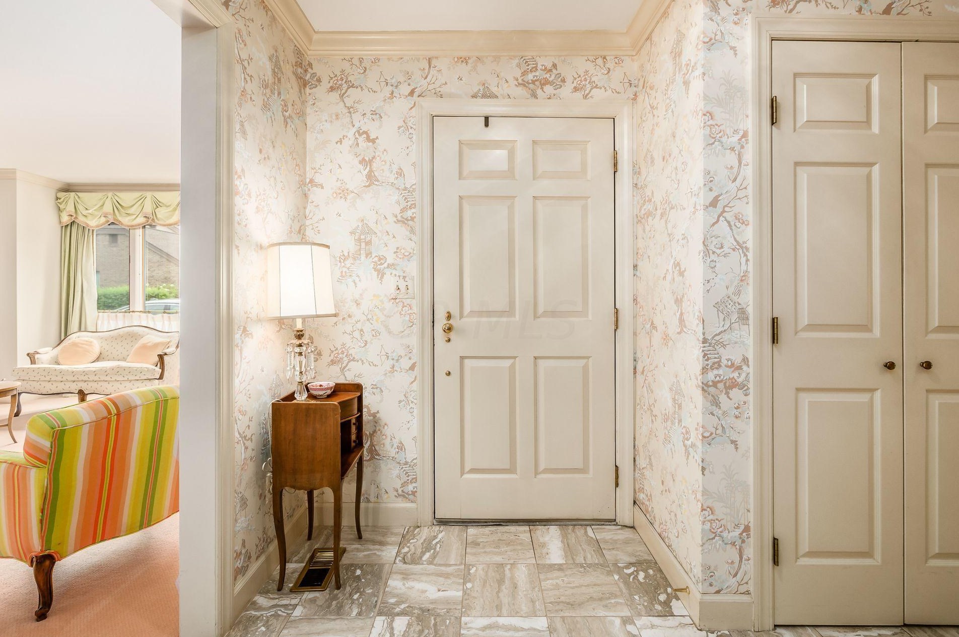 5696 Bastille Pl, Columbus OH 43213-4404 exterior