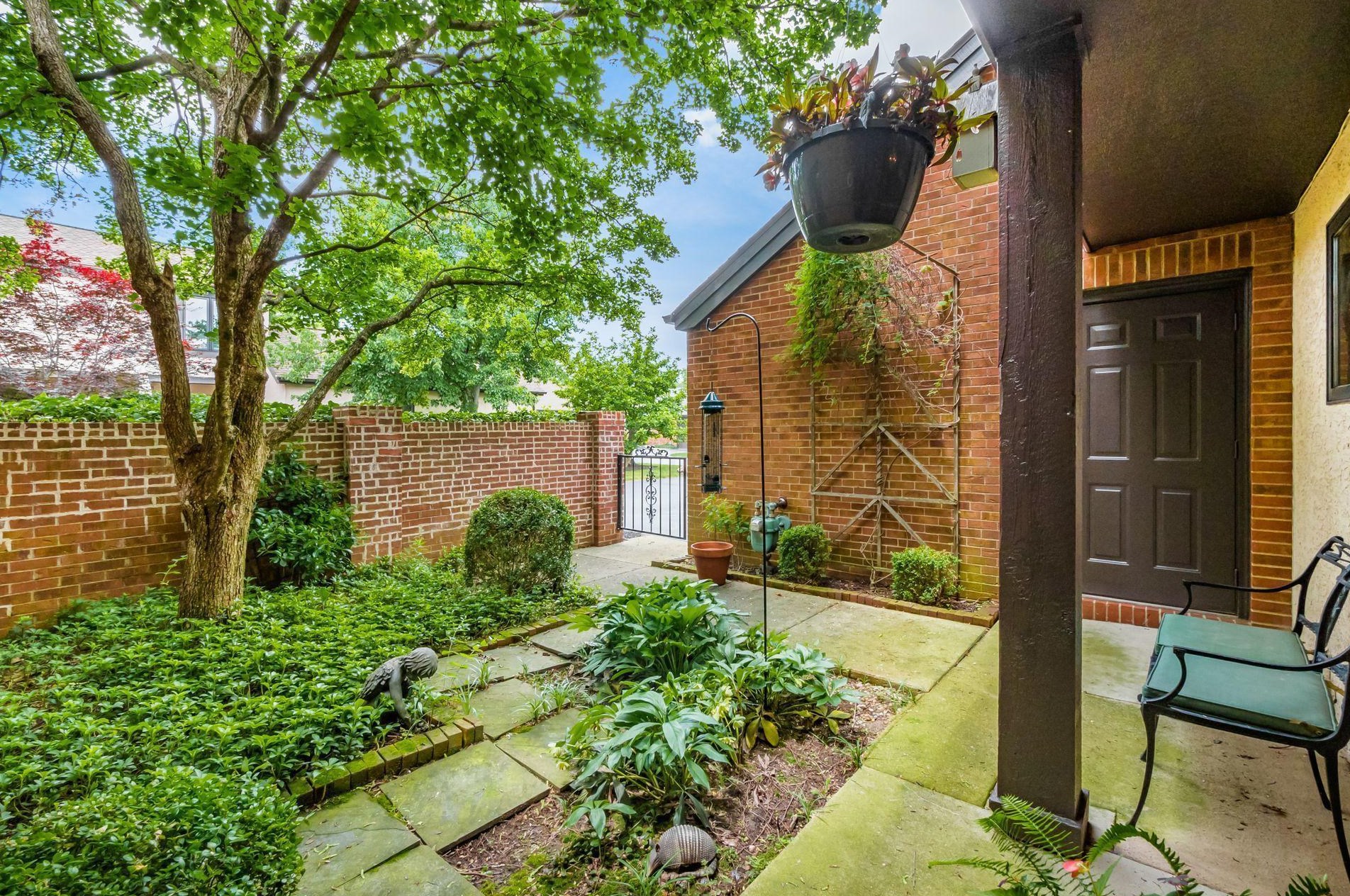 5696 Bastille Pl, Columbus OH 43213-4404 exterior