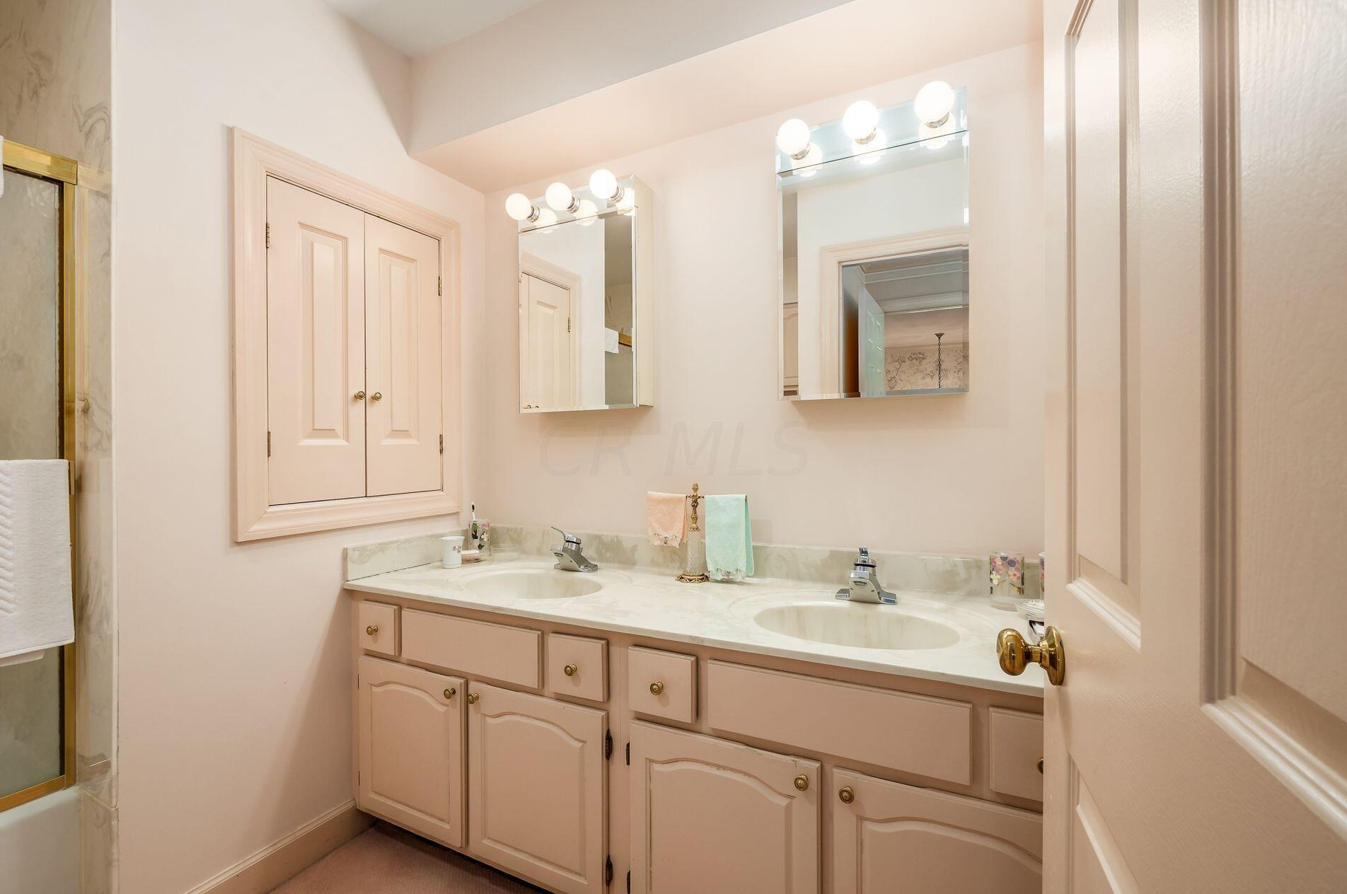 5696 Bastille Pl, Columbus OH 43213-4404 exterior