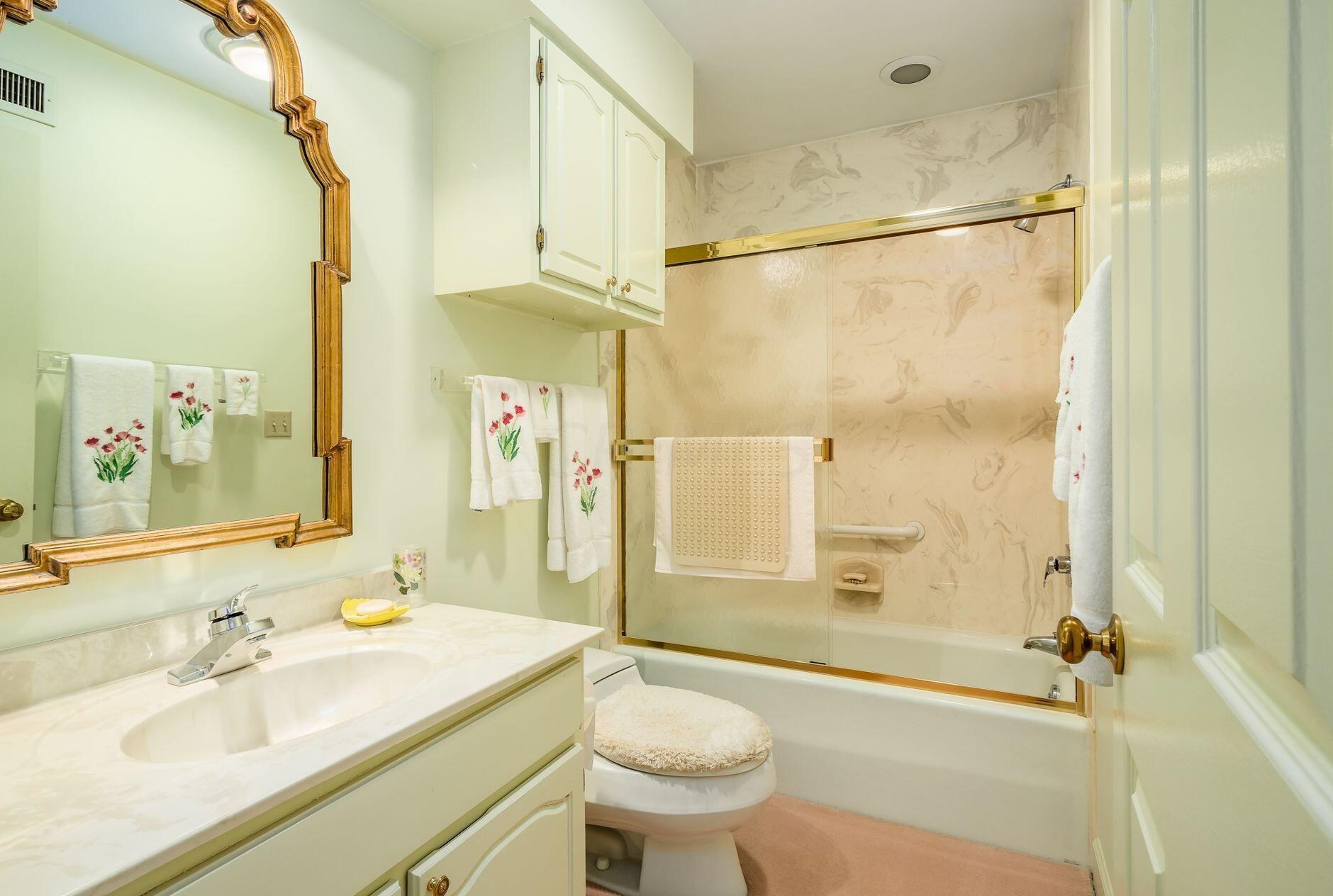 5696 Bastille Pl, Columbus OH 43213-4404 exterior